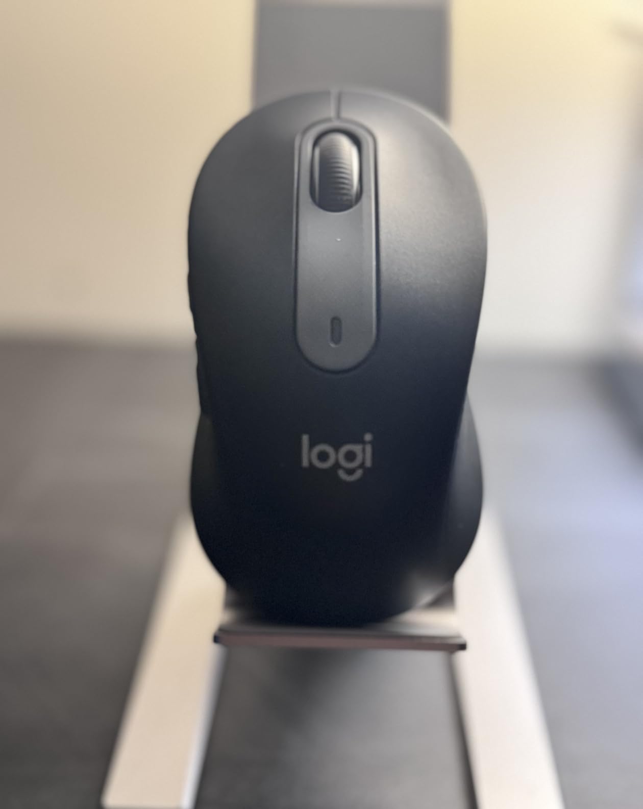 Logitech Signature M650 Wireless Mouse Small to Medium Sized Hands - Black | 2-year battery, silent clicks, customizable side buttons, Bluetooth, PC, Mac, Multi-Device, Chromebook compatible customer photo 2