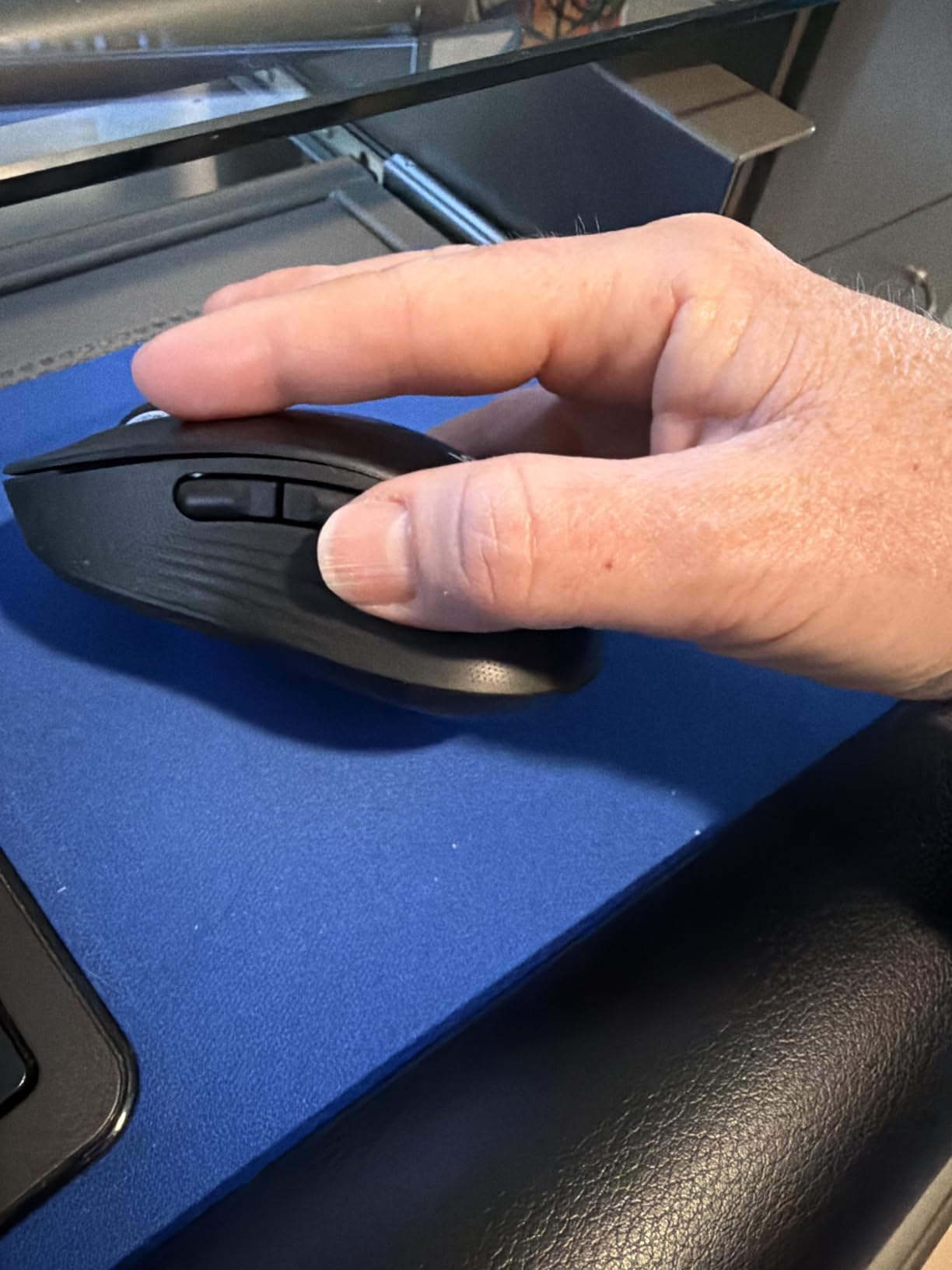 Logitech Signature M650 Wireless Mouse Small to Medium Sized Hands - Rose customer photo 1
