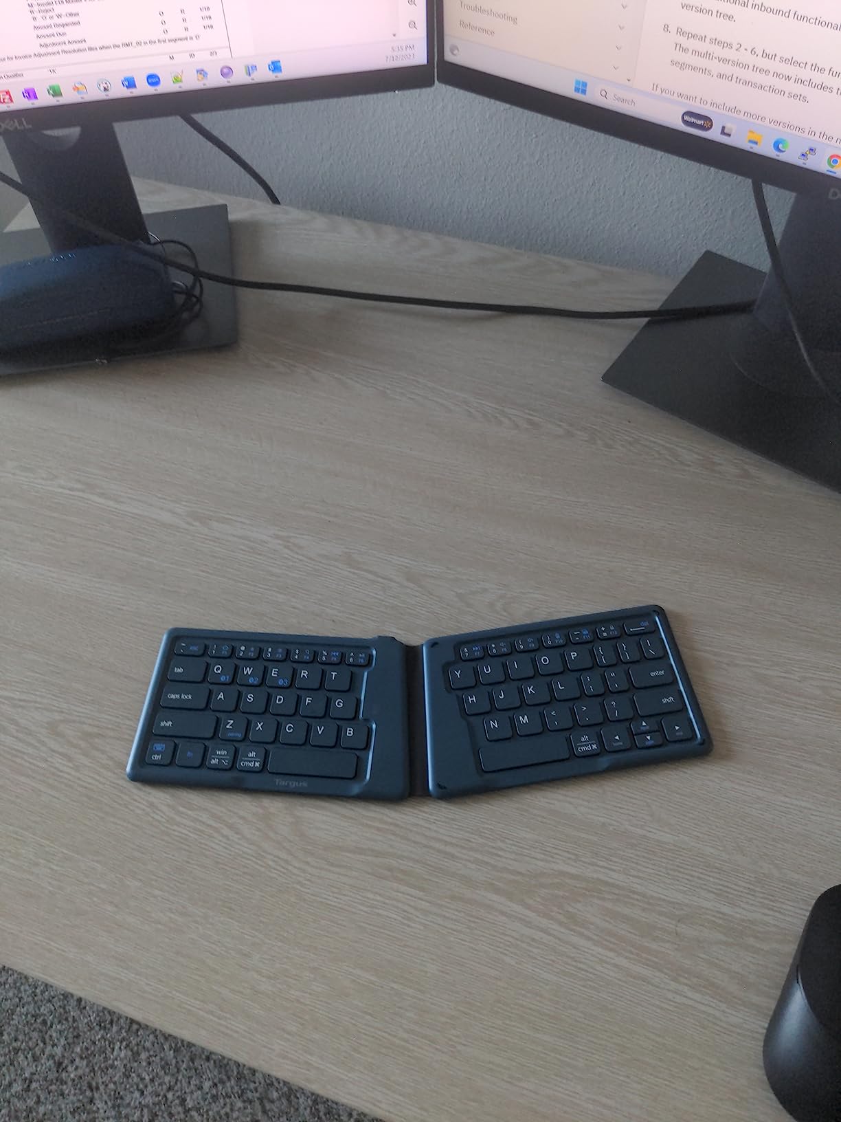 Targus Ergonomic Foldable Bluetooth Keyboard - Pocket-Sized, Split Ergonomic Design (PKF00302US) customer photo 2