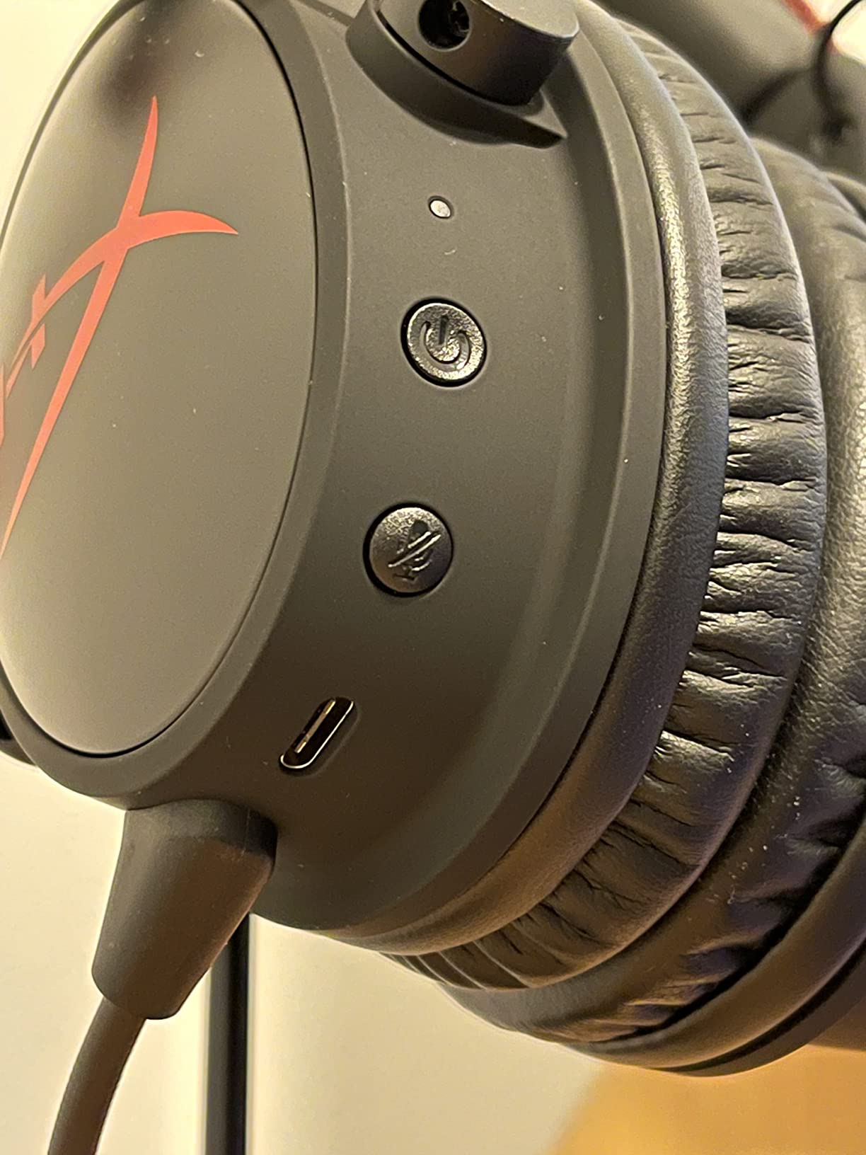 HyperX Cloud Alpha Wireless - Gaming Headset for PC, 300-hour battery life, DTS Headphone:X Spatial Audio, Memory foam, Dual Chamber Drivers, Noise-canceling mic, Durable aluminum frame customer photo 1
