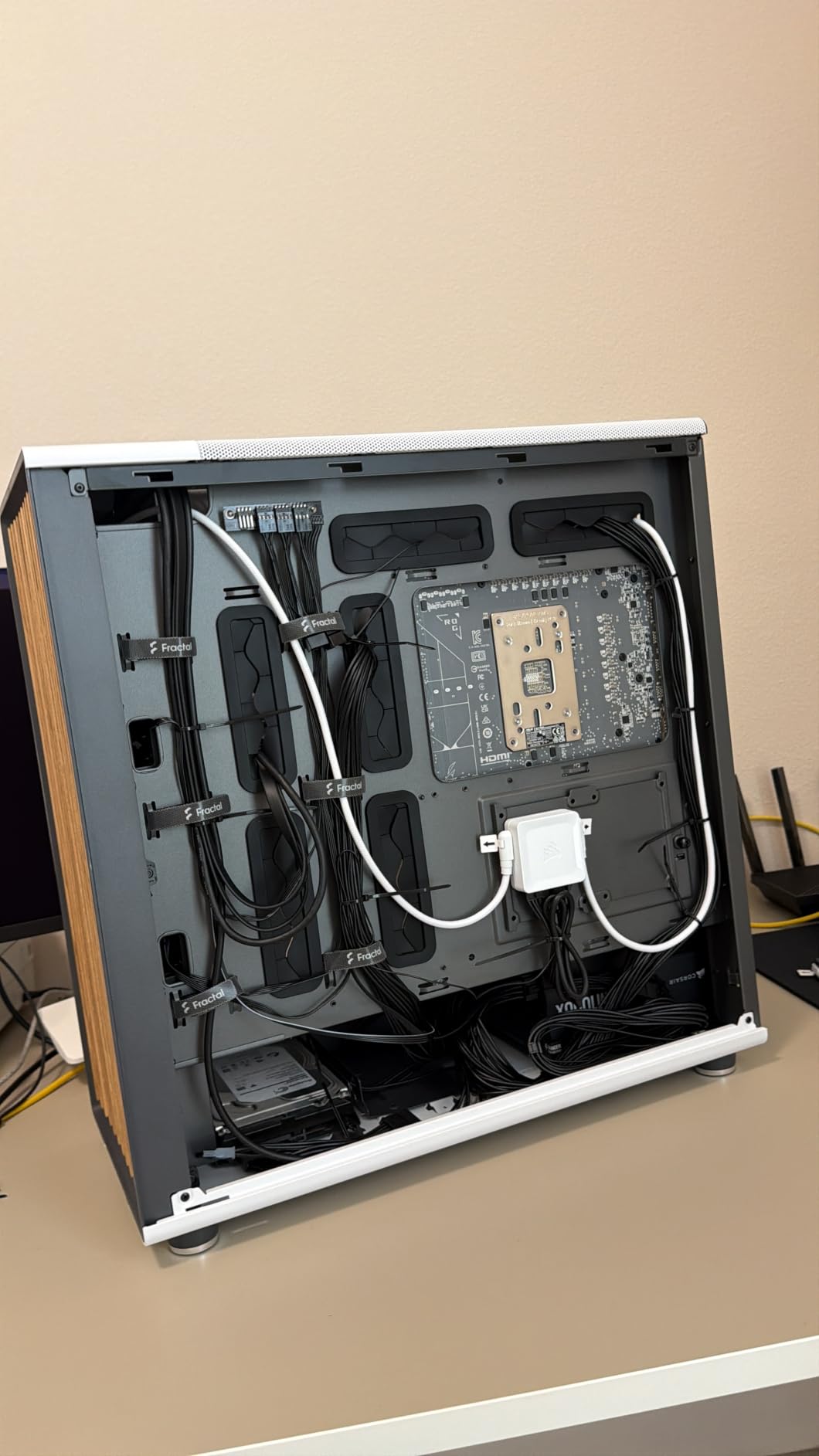 Fractal Design North Charcoal Black Tempered Glass Dark - Genuine Walnut Wood Front - Glass Side Panel - Two 140mm Aspect PWM Fans Included - Type C USB - ATX Airflow Mid Tower PC Gaming Case customer photo 2