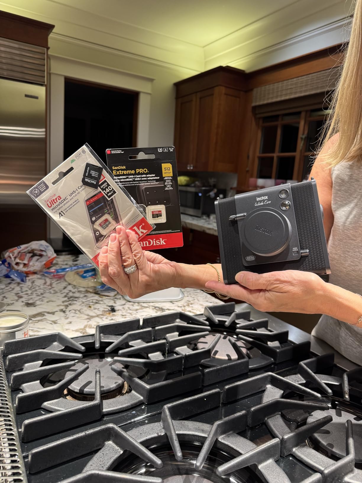 SanDisk Extreme PRO microSDXC UHS-I Memory Card 512 GB + Adapter & RescuePRO Deluxe (for Smartphones, Action Cameras or Drones, A2, Class 10, V30, U3, 200 MB/s Transfer) customer photo 1