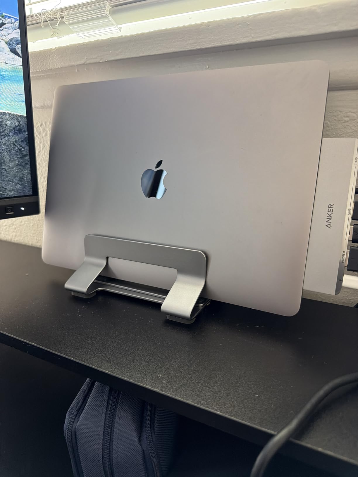 Aluminum Vertical Laptop Stand Dock Holder, Adjustable Slot Width 12-42mm, Space-Saving Upright Storage for MacBook and Laptops customer photo 1