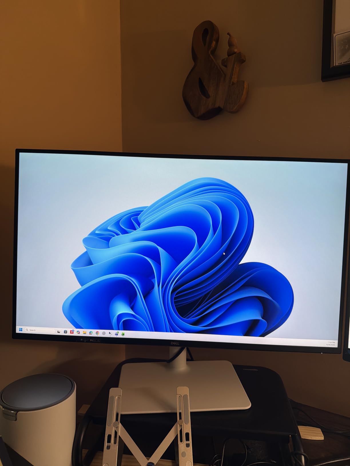 Dell S2725HS 27 Inch Monitor, FHD (1920x1080) Display, 100Hz Refresh Rate, 1500:1 Contrast Ratio, TUV Rheinland Eye Comfort 4 Star, Integrated 2x5W Speaker, Height/Tilt/Swivel/Pivot- Ash White Color customer photo 1