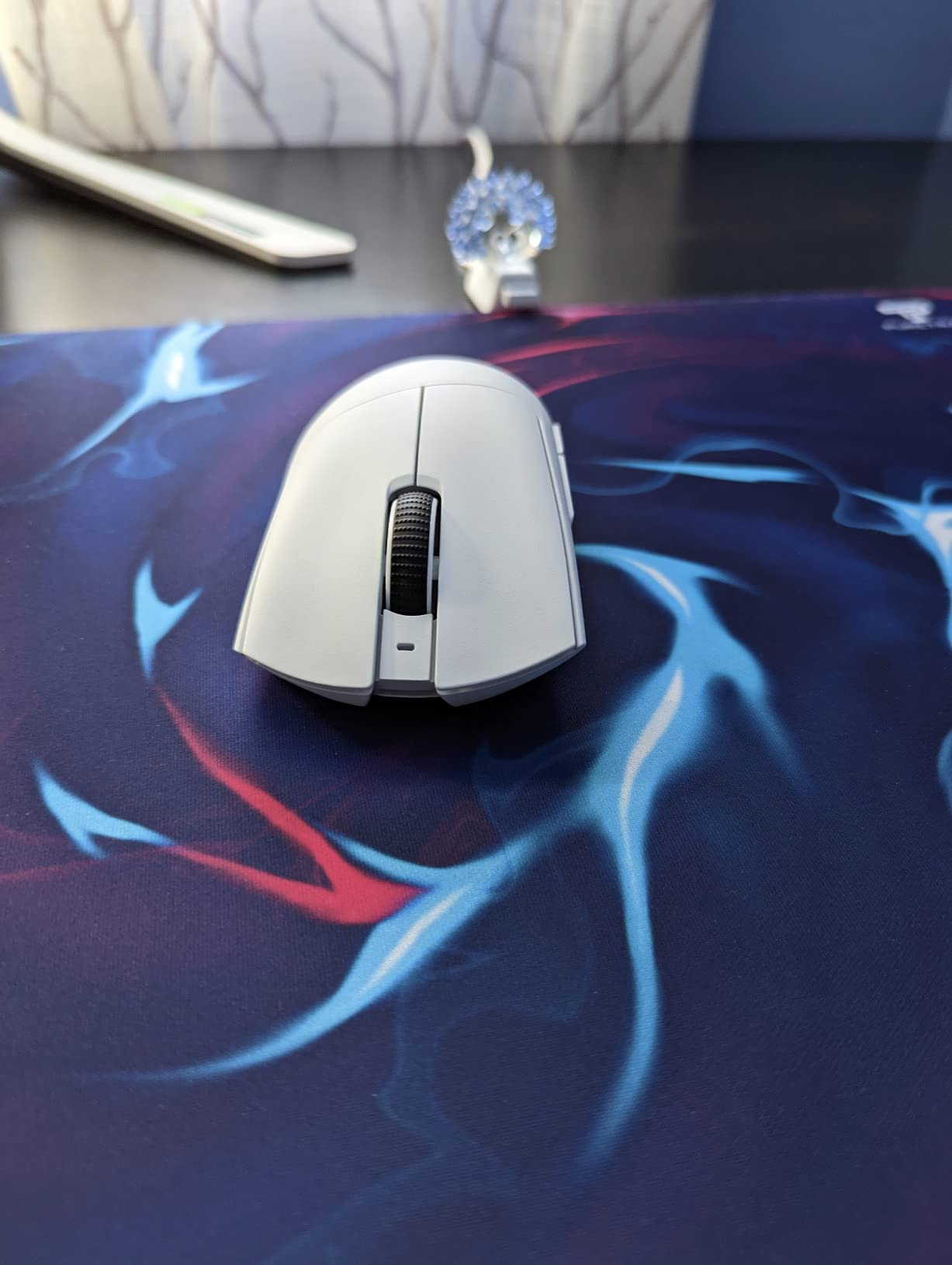 Razer DeathAdder V3 Pro Wireless Gaming Mouse: 63g Ultra Lightweight - Focus Pro 30K Optical Sensor - HyperSpeed Wireless - Fast Optical Switches Gen-3-5 Programmable Buttons - 90 Hr Battery - Black customer photo 2