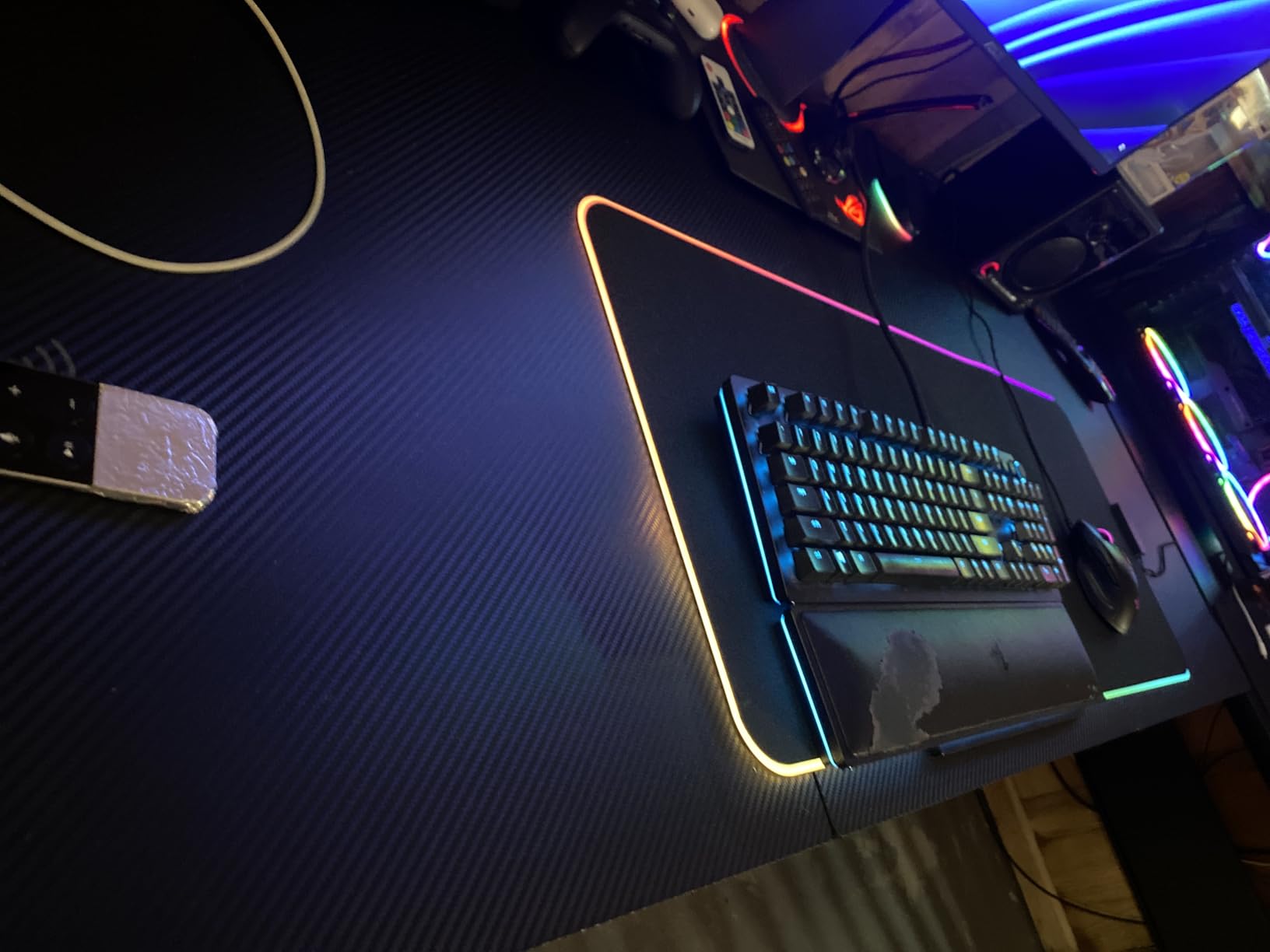 Razer Strider Chroma Hybrid Gaming Mouse Mat with Chroma RGB | Hybrid Soft/Hard Mat, 19 Razer Chroma RGB Lighting Zones, Warp and Water-Resistant, Anti-Slip Base, Seamless Edges customer photo 2