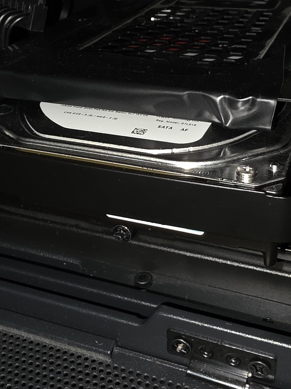 Seagate IronWolf Pro, 16 TB, Enterprise NAS Internal HDD - CMR 3.5 Inch, SATA 6 Gb/s, 7,200 RPM, 256 MB Cache for RAID Network Attached Storage (ST16000NT001) customer photo 1