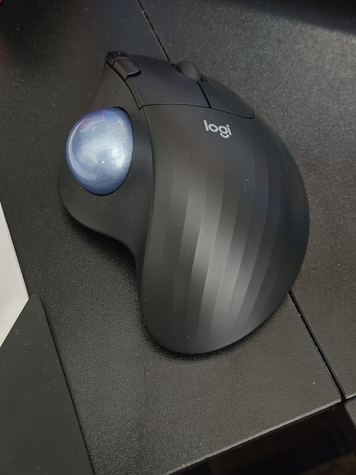 Logitech Ergo M575S Wireless Bluetooth Trackball Mouse - Graphite Blue Ball | Easy thumb control, precise and smooth tracking, Bluetooth and includes Logi Bolt USB receiver, PC Mac compatible customer photo 1
