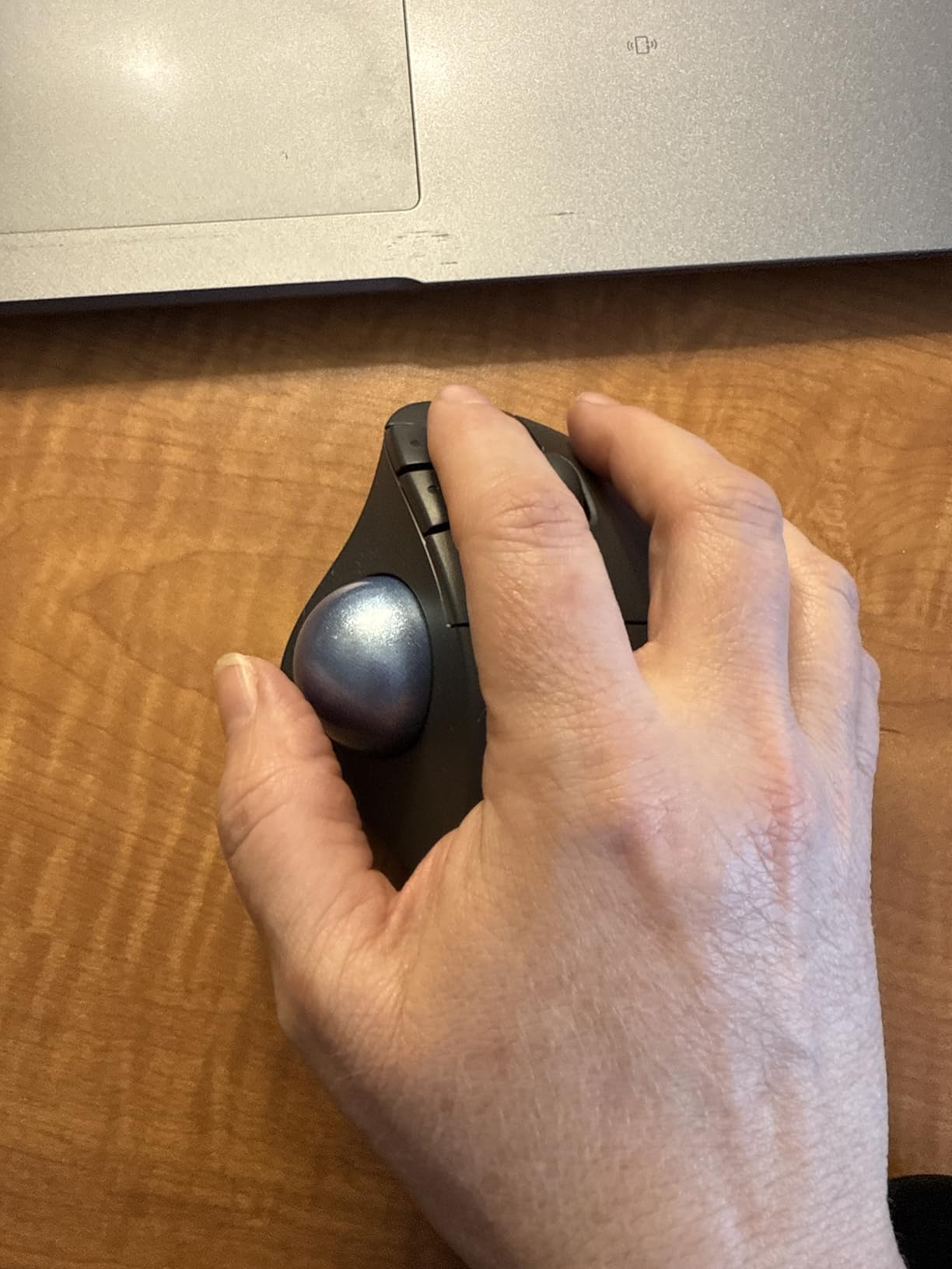 Logitech Ergo M575S Wireless Bluetooth Trackball Mouse - Graphite Blue Ball | Easy thumb control, precise and smooth tracking, Bluetooth and includes Logi Bolt USB receiver, PC Mac compatible customer photo 2