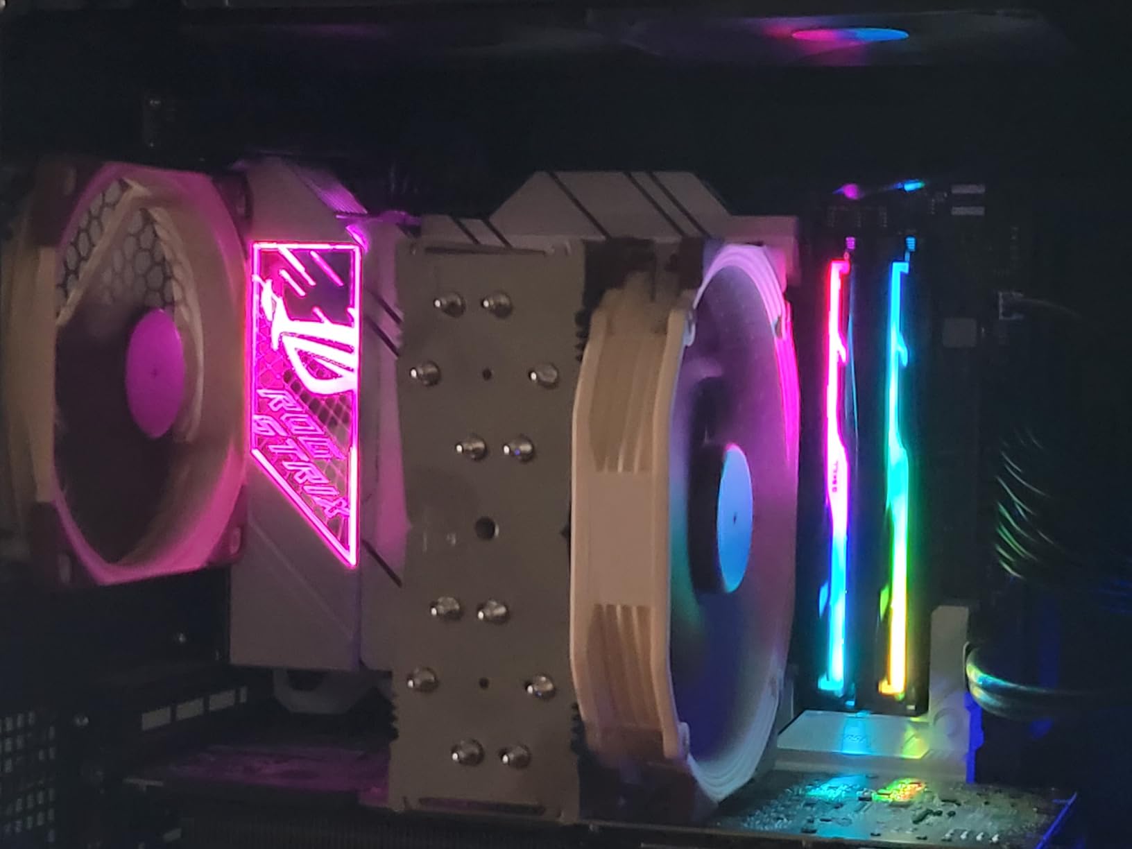 ASUS ROG STRIX X670E-A GAMING WIFI AMD X670 AM5 Ryzen Desktop 9000 8000 & 7000 ATX motherboard, 16+2 power stages, PCIe 5.0, DDR5, 4x M.2 slots with heatsink, USB 3.2 Gen 2x2, WiFi 6E, AI Cooling II customer photo 2