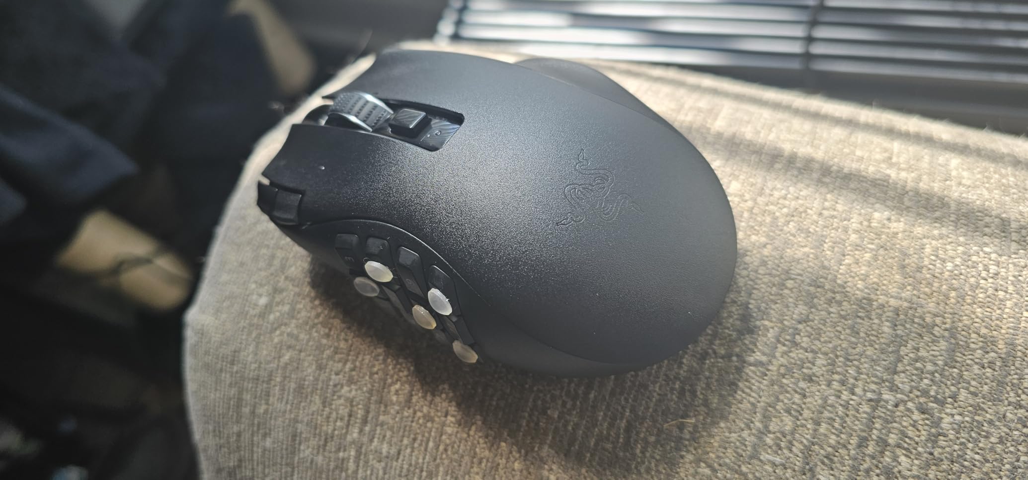 Razer Naga V2 HyperSpeed Wireless MMO Gaming Mouse, 400 Hr Battery, Black | 19 Programmable Buttons, HyperScroll Technology, Focus Pro 30K Optical Sensor, Mechanical Mouse Switches Gen-2 customer photo 1