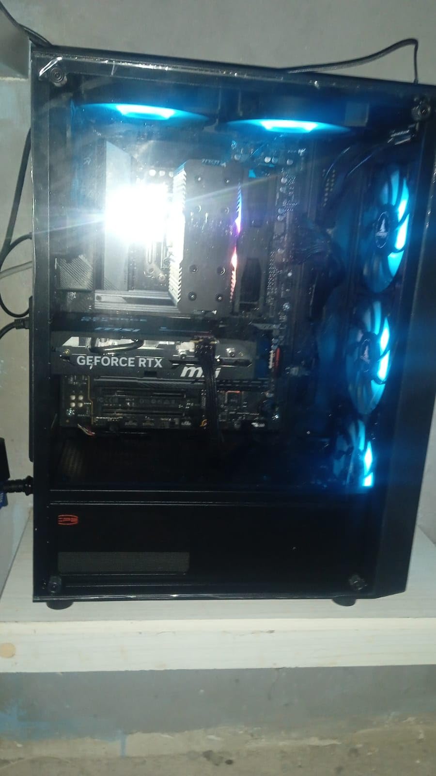 GIGABYTE B650 AORUS Elite AX AMD AM5 ATX Motherboard, Support Ryzen 9000/8000/7000 Series, DDR5, 14+2+1 Power Phase, PCIe 5.0 M.2, USB-C 3.2 Gen 2, WIFI6E, 2.5GbE, EZ-Latch, Q-Flash, RGB Fusion customer photo 1