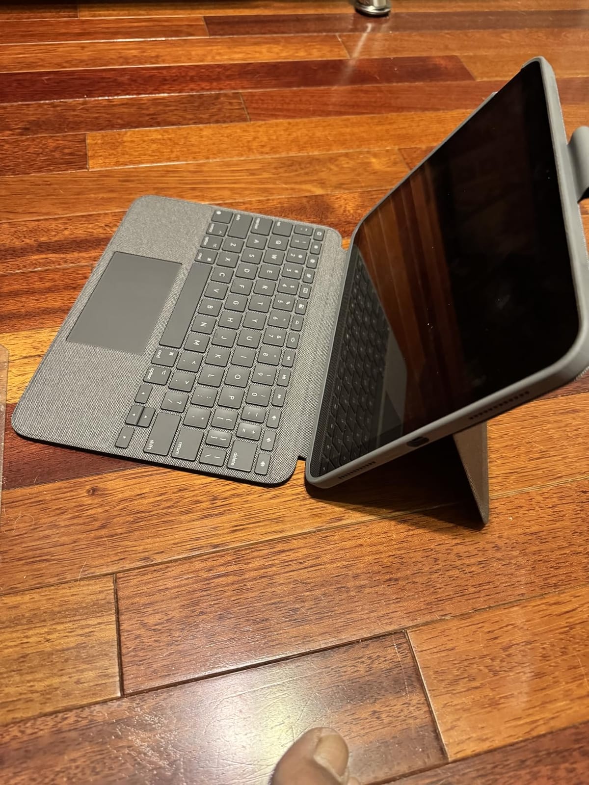 Logitech Combo Touch, Detachable iPad Keyboard Case 10th gen - Oxford Gray | Large Precision Trackpad, Full-Size Backlit Keyboard, Smart Connector Technology, A16 compatible customer photo 2