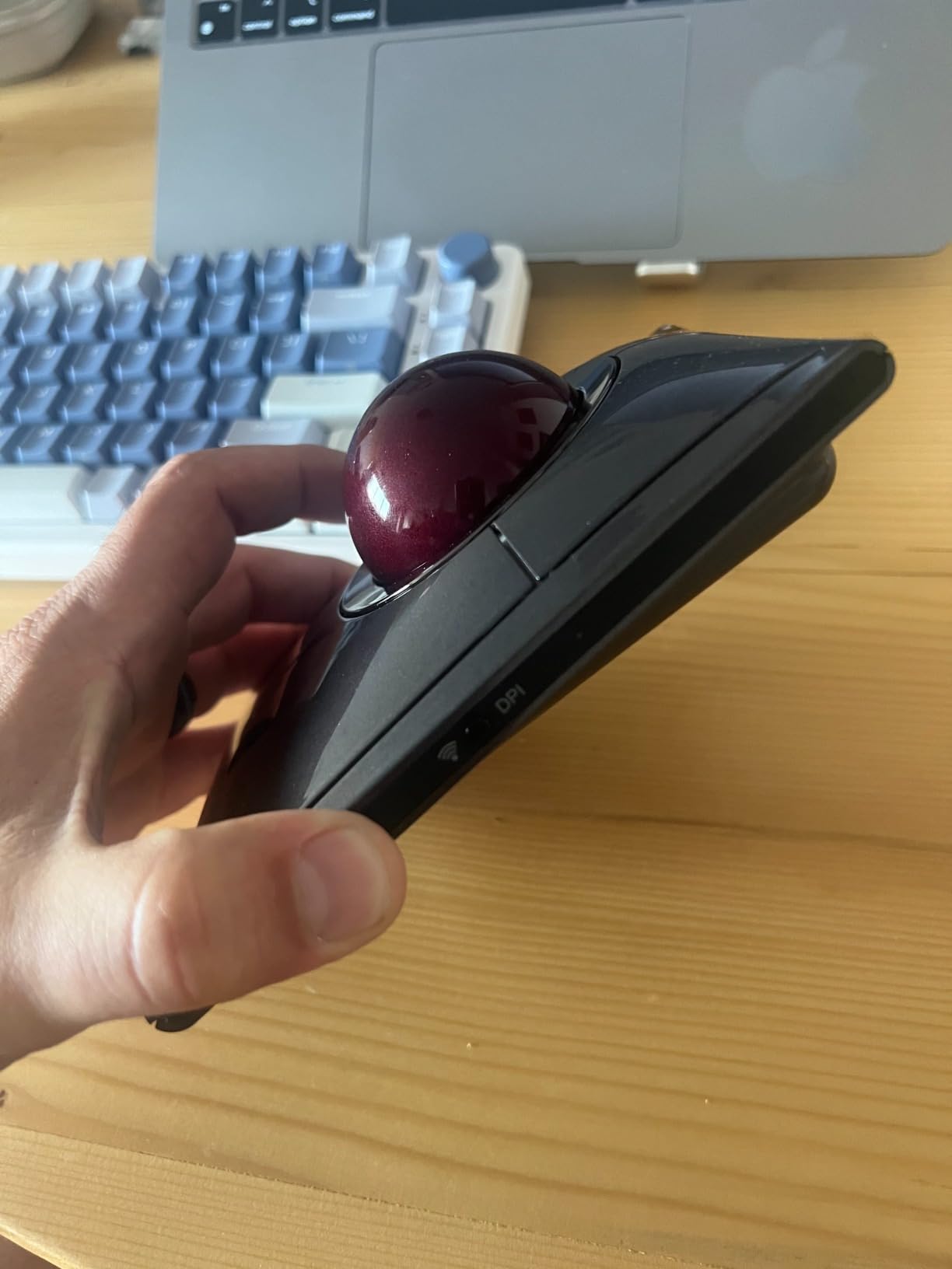Kensington SlimBlade Pro Wireless Trackball, Rechargeable Battery, Bluetooth 2.4GHz Connection Options (K72080WW) customer photo 2