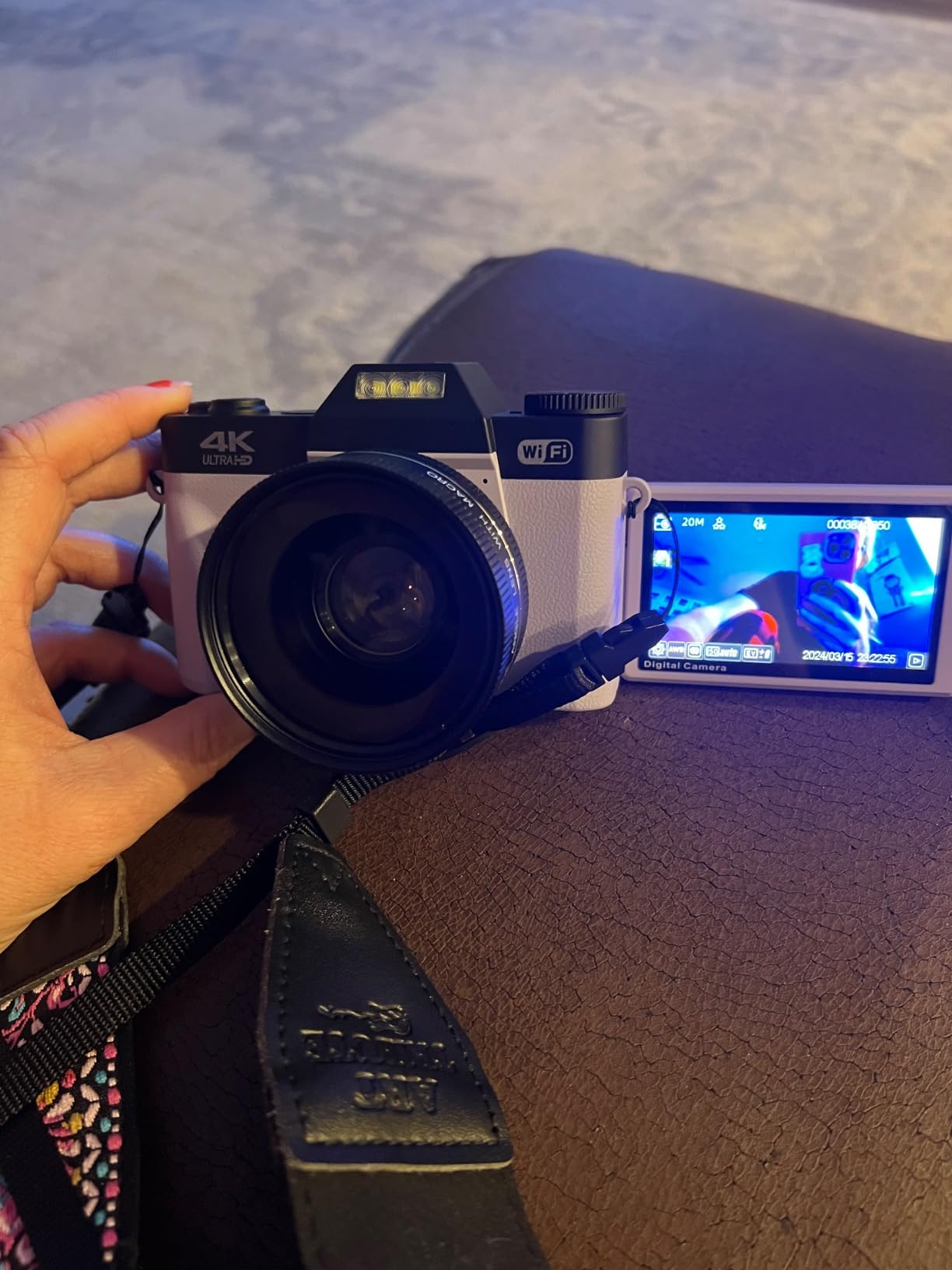 VJIANGER 4K Digital Camera, Vlogging Camera with WiFi & Flip Screen | 16X zoom, 52mm lens, flip screen for YouTube, travel and beginners, includes 32GB SD card customer photo 1