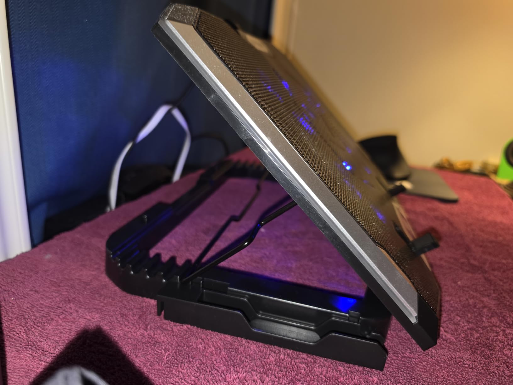 ICE COOREL Gaming Laptop Cooling Pad with 8 Cooling Fans for 15-17.3 Inch customer photo 2