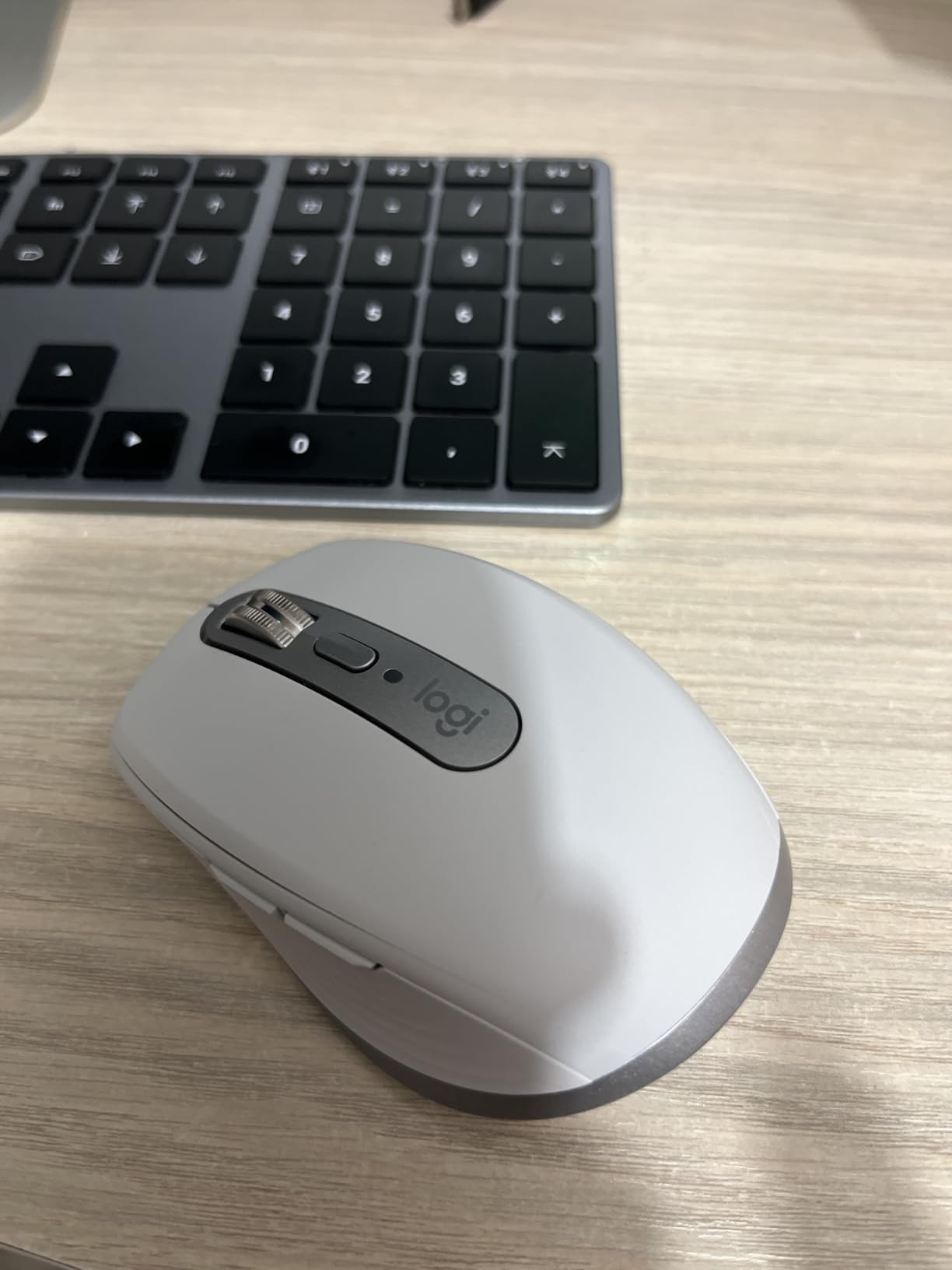 Logitech MX Anywhere 3S Compact Wireless Mouse, Fast Scrolling, 8K DPI Any-Surface Tracking, Quiet Clicks, Programmable Buttons, USB C, Bluetooth, Windows PC, Linux, Chrome, Mac - Graphite customer photo 2