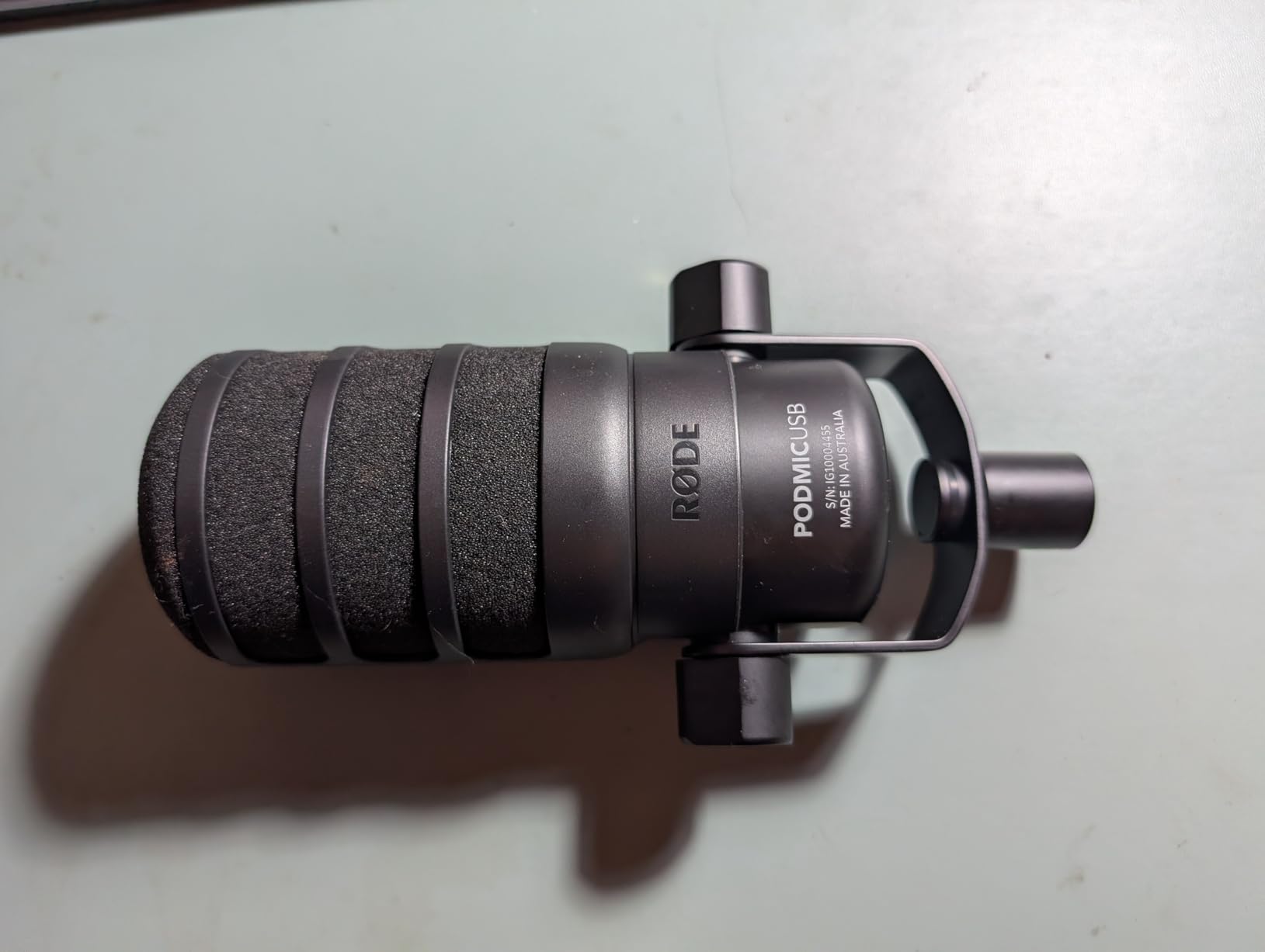 RØDE PodMic USB Versatile Dynamic Broadcast Microphone With XLR and USB Connectivity for Podcasting, Streaming, Gaming, Music-Making and Content Creation (Black) customer photo 1