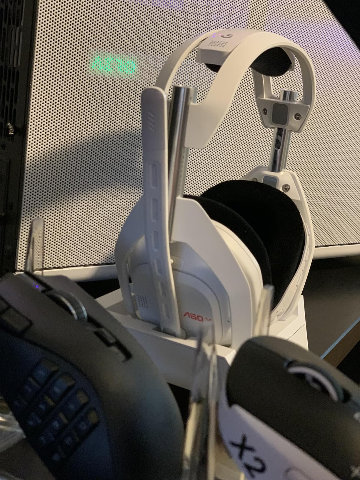 Logitech G Astro A50 X Multi-Platform Wireless Gaming Headset - Black | For PS5, Xbox, PC, Switch - PLAYSYNC Video & Audio Switcher, HDMI 2.1 4K 120Hz VRR, 24bit/48kHz customer photo 2