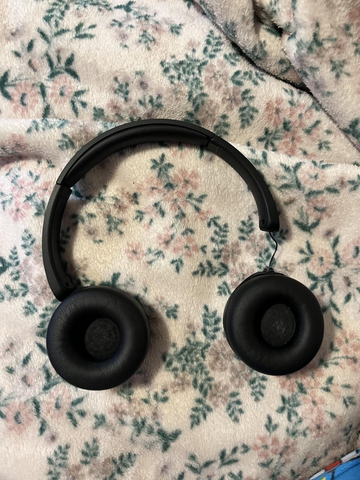 Sony WH-CH520 Wireless On-Ear Bluetooth Headphones with Mic, Cappuccino | Up to 50 Hrs Battery, Multipoint Connection, Clear Calls customer photo 2