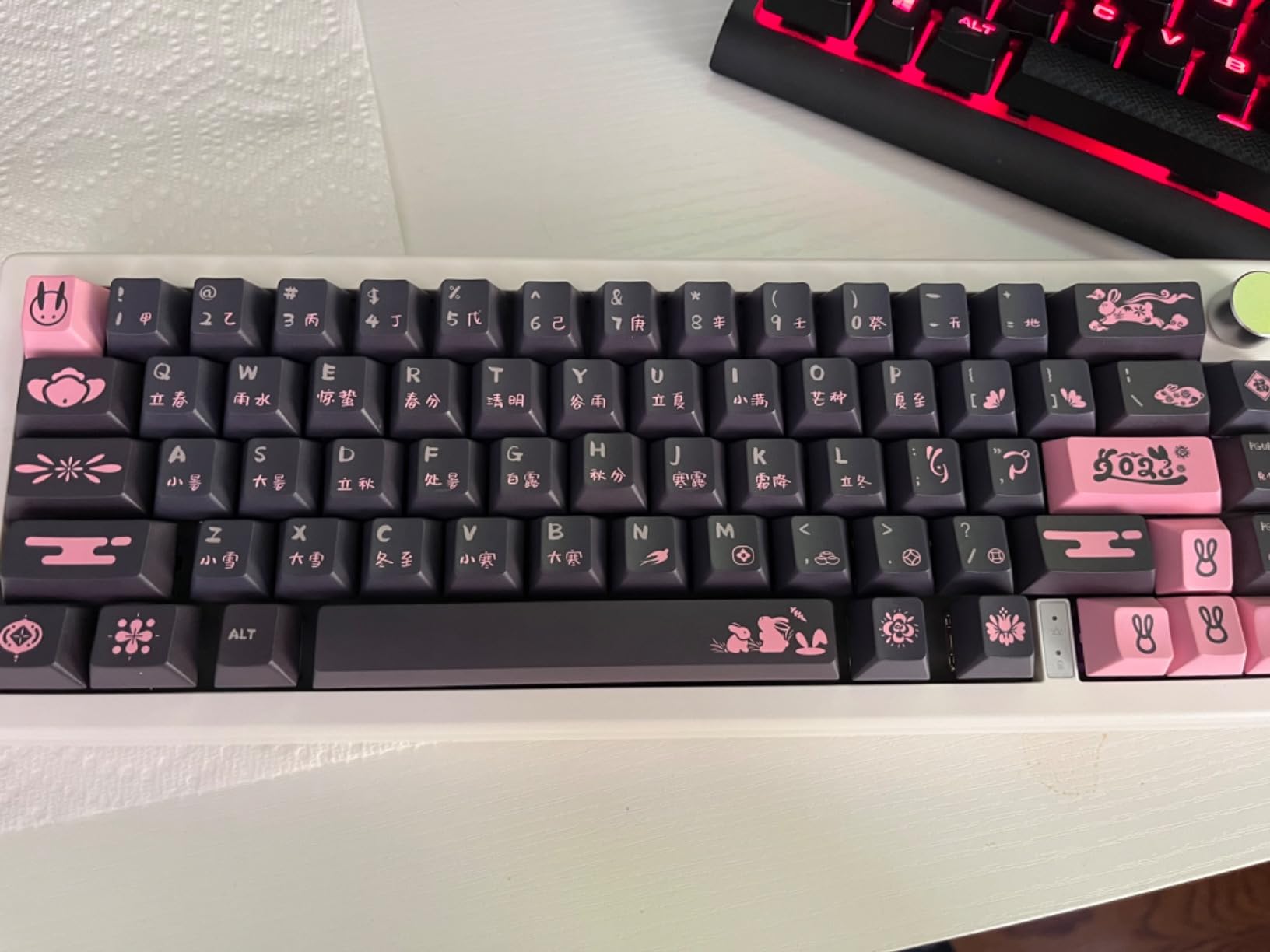 BOYI GMK67 Barebones Keyboard Kit, VIA Programmable Custom BT5.0/2.4GHz/Type-C Tri-Mode Gasket Mounted Hot Swap RGB 4000mAh Wireless 65% Mechanical Gaming Keyboard DIY Kit with Knob (White) customer photo 1