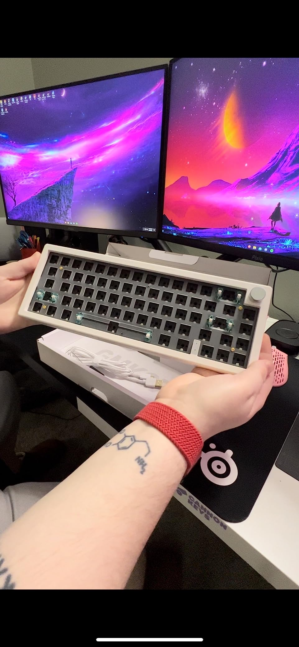 BOYI GMK67 Barebones Keyboard Kit, VIA Programmable Custom BT5.0/2.4GHz/Type-C Tri-Mode Gasket Mounted Hot Swap RGB 4000mAh Wireless 65% Mechanical Gaming Keyboard DIY Kit with Knob (White) customer photo 2