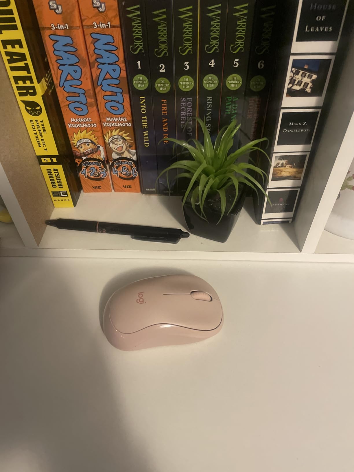 Logitech M240 Silent Bluetooth Mouse, Wireless, Compact, Portable, Smooth Tracking, 18-Month Battery, for Windows, macOS, ChromeOS, Compatible with PC, Mac, Laptop, Tablets - Graphite customer photo 1