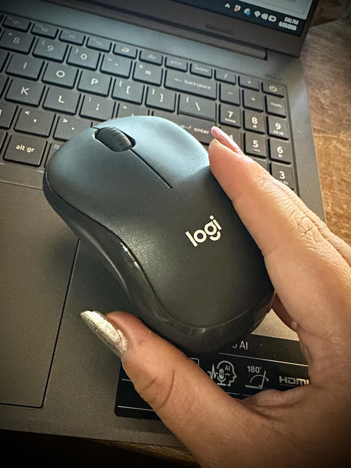 Logitech M240 Silent Bluetooth Mouse, Wireless, Compact, Portable, Smooth Tracking, 18-Month Battery, for Windows, macOS, ChromeOS, Compatible with PC, Mac, Laptop, Tablets - Graphite customer photo 2