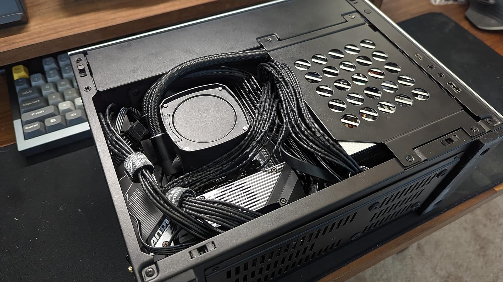 ASUS ROG Loki SFX-L 850W Platinum Fully Modular Power Supply, 80+ Platinum, Lambda A Certified, 120mm PWM ARGB Fan, Aura Sync, ATX 3.0 Compatible, PCIe 5.0 Ready, 10 Year Warranty customer photo 1