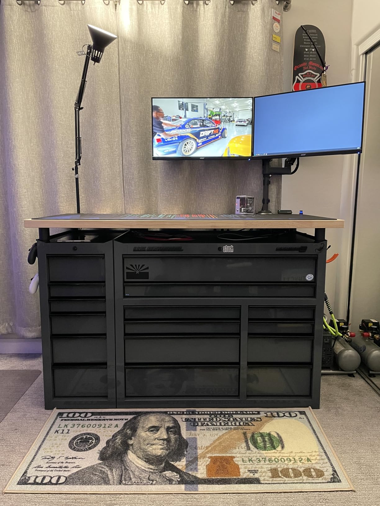 Acer Nitro 27in QHD 2560x1440 IPS 240Hz Gaming XV272U W2bmiiprx | 0.5ms, AMD FreeSync Premium, sRGB 99%, 2xHDMI, DisplayPort, VESA HDR400, Ergo Stand, Speaker, VESA Mountable customer photo 1