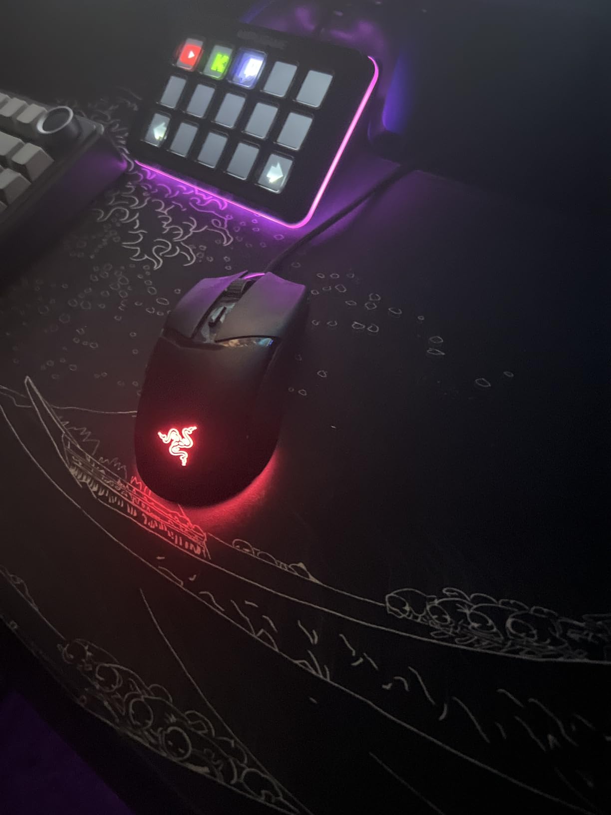 Razer Cobra Wired Gaming Mouse, Gen-3 Optical Switches, 58g, Black | Chroma RGB Lighting with Underglow, Precise 8500 DPI Optical Sensor, 100% PTFE Mouse Feet customer photo 1
