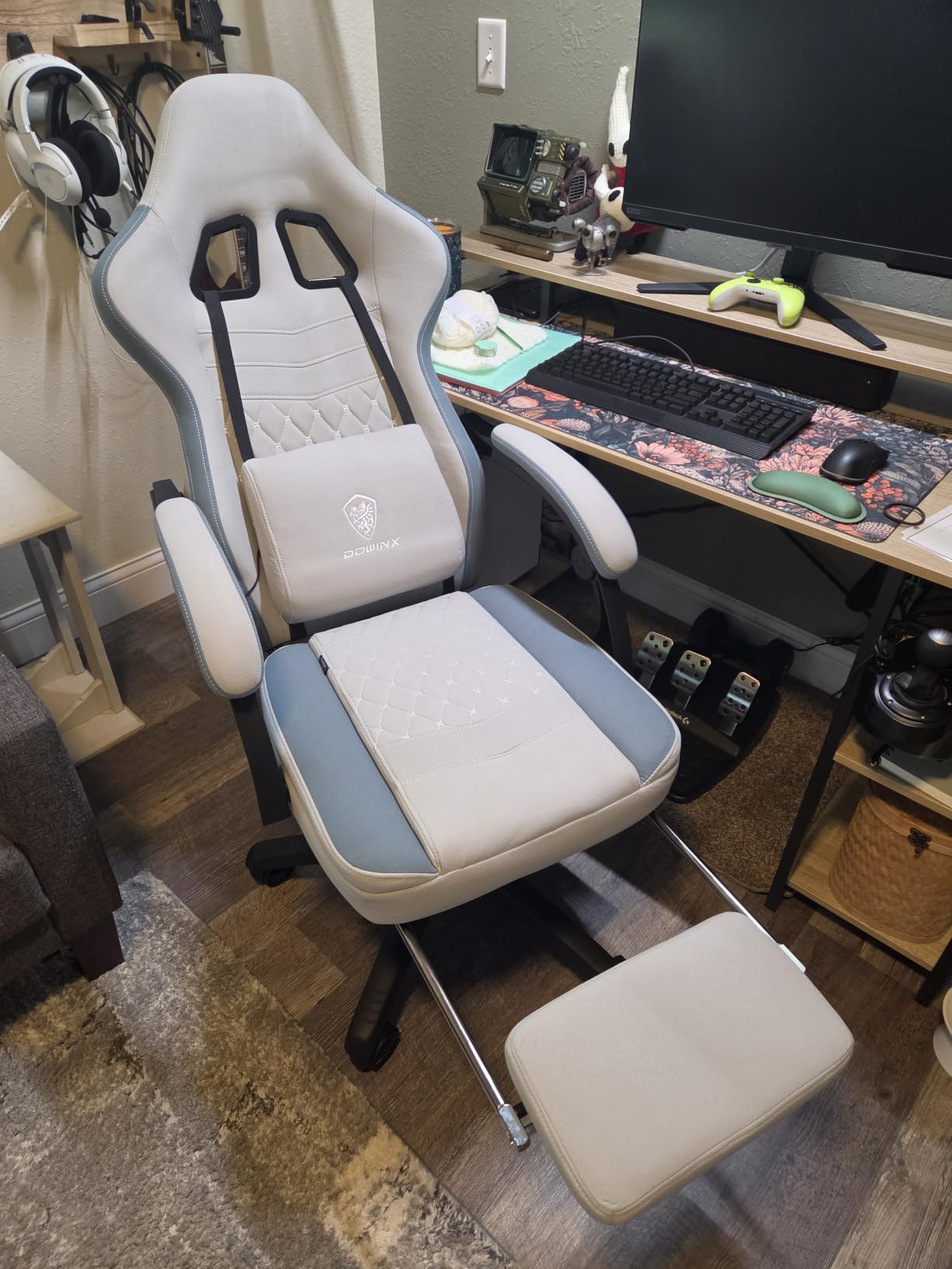Dowinx Gaming Chair Breathable Fabric Game Chair with Gel Pad and Storage Bag, Comfortable Gamer Chair with Pocket Spring Cushion, Ergonomic Computer Chair with Footrest, Green customer photo 2