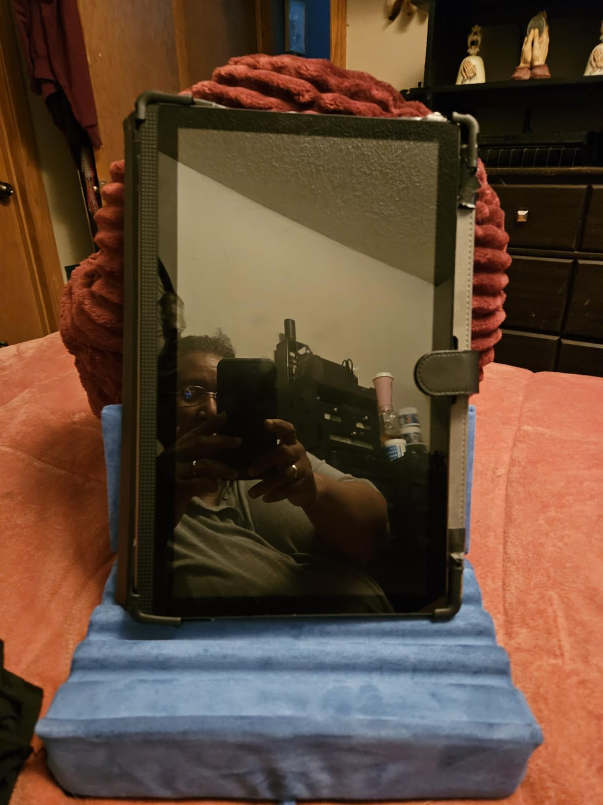 KDD Tablet Pillow Holder, Foldable iPad Stand for Lap, Bed and Desk - Tablet Soft Pad Dock with Pocket & Stylus Mount Compatible with iPad Pro 12.9, 10.5, 9.7 Air Mini 6 5 4 3, Galaxy Tab, E-Reader customer photo 2