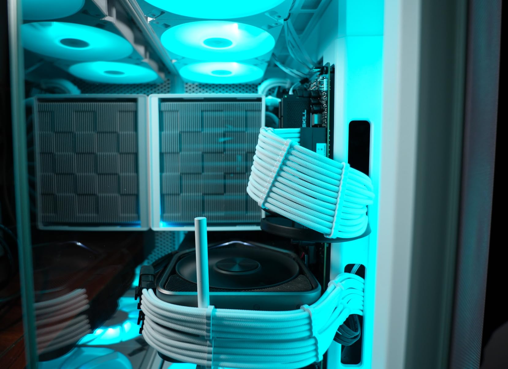 NZXT H6 Flow | CC-H61FB-01 | Compact Dual-Chamber Mid-Tower Airflow Case | Panoramic Glass Panels | High-Performance Airflow Panels | Includes 3 x 120mm Fans | Cable Management | Black customer photo 2