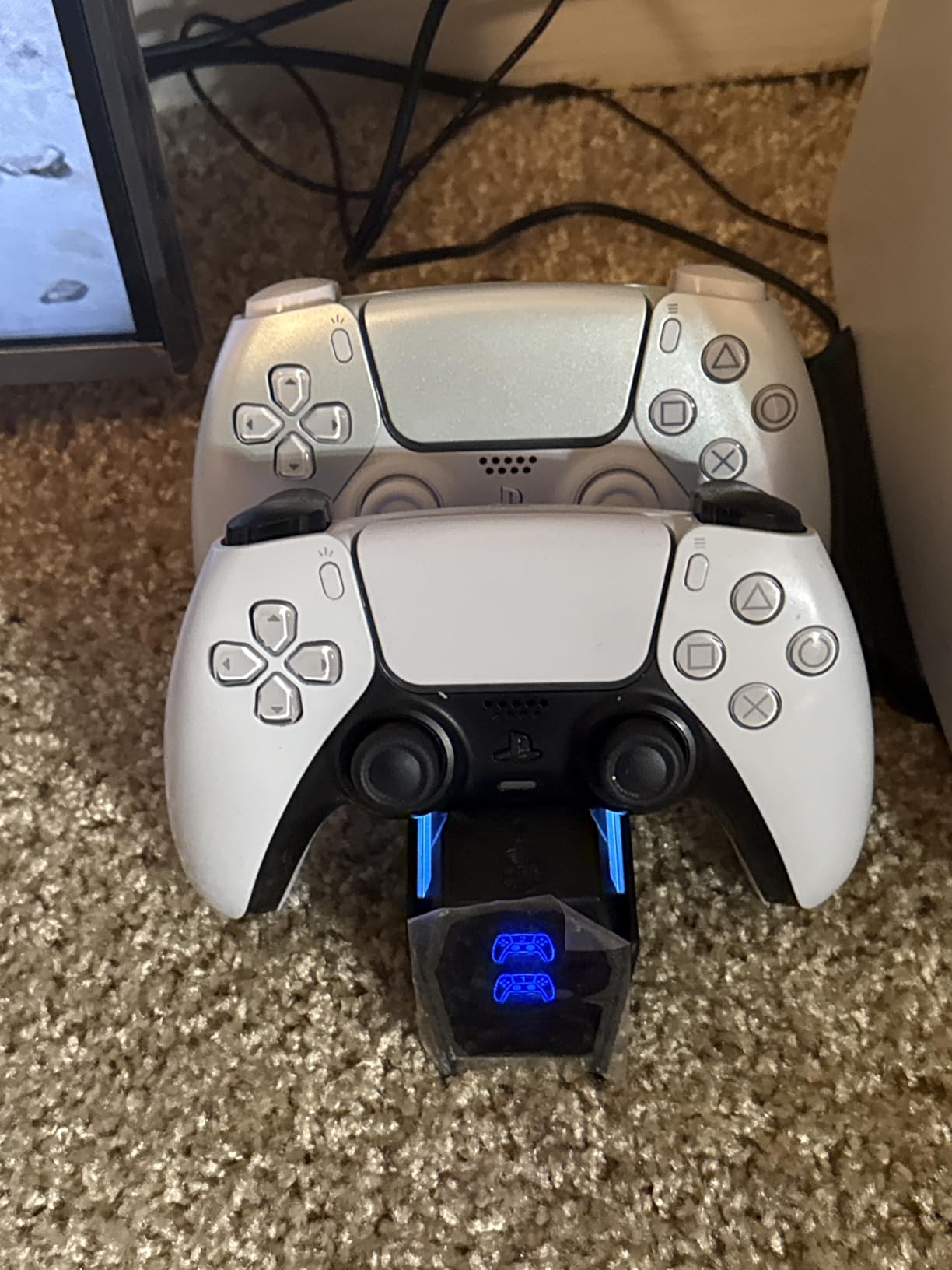 PS 5 Controller Charger Station Compatible with PlayStation 5 Edge & Dual Controller, 9 Lightings PS 5 Accessories Charging Station, PS 5 Dock Stand with LED Indicator for PlayStation Consoles customer photo 2