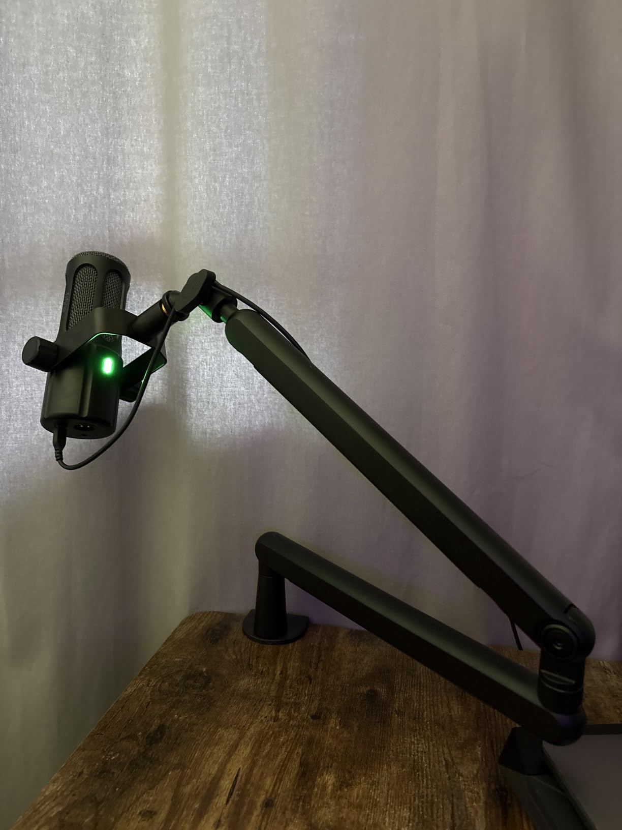 FIFINE BM88W Low Profile Mic Boom Arm for Podcast Recording Streaming, Metal Microphone Arm Stand with Desk Mount and Cable Channels Management customer photo 2