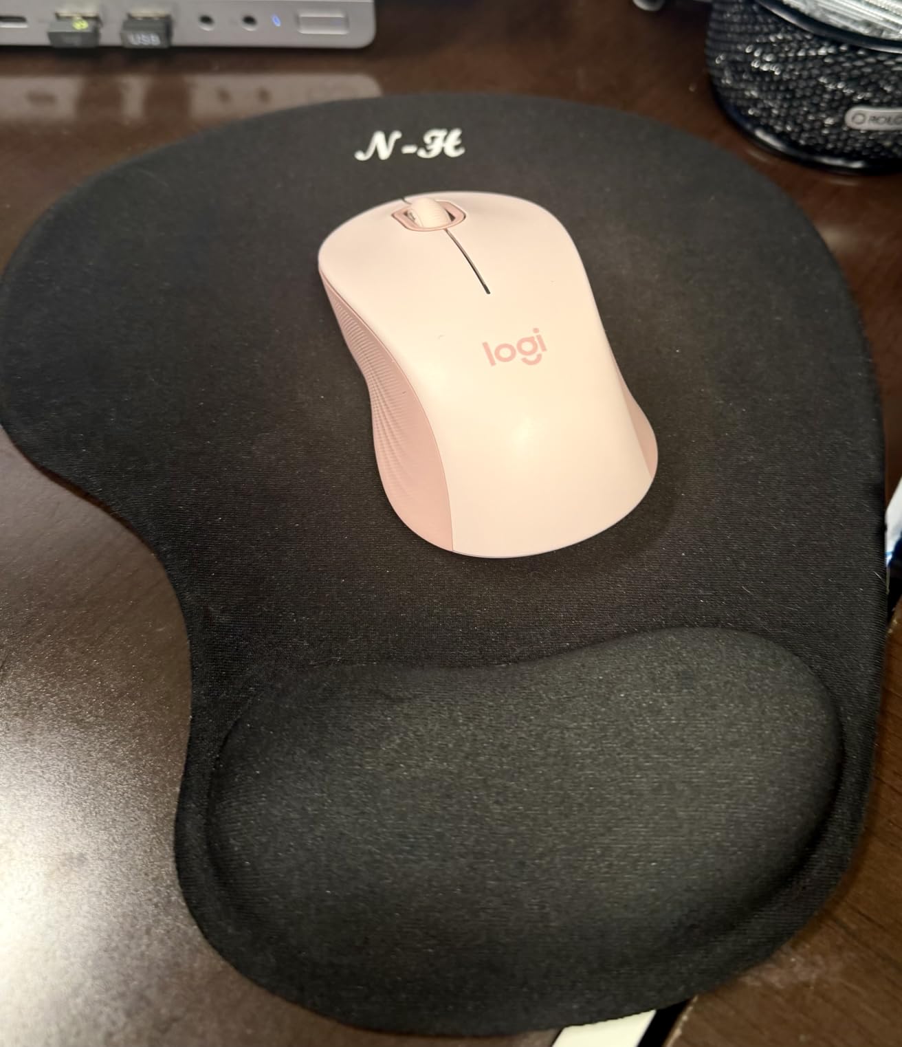 Logitech Signature M550 Wireless Mouse Small to Medium Sized - Off White customer photo 1