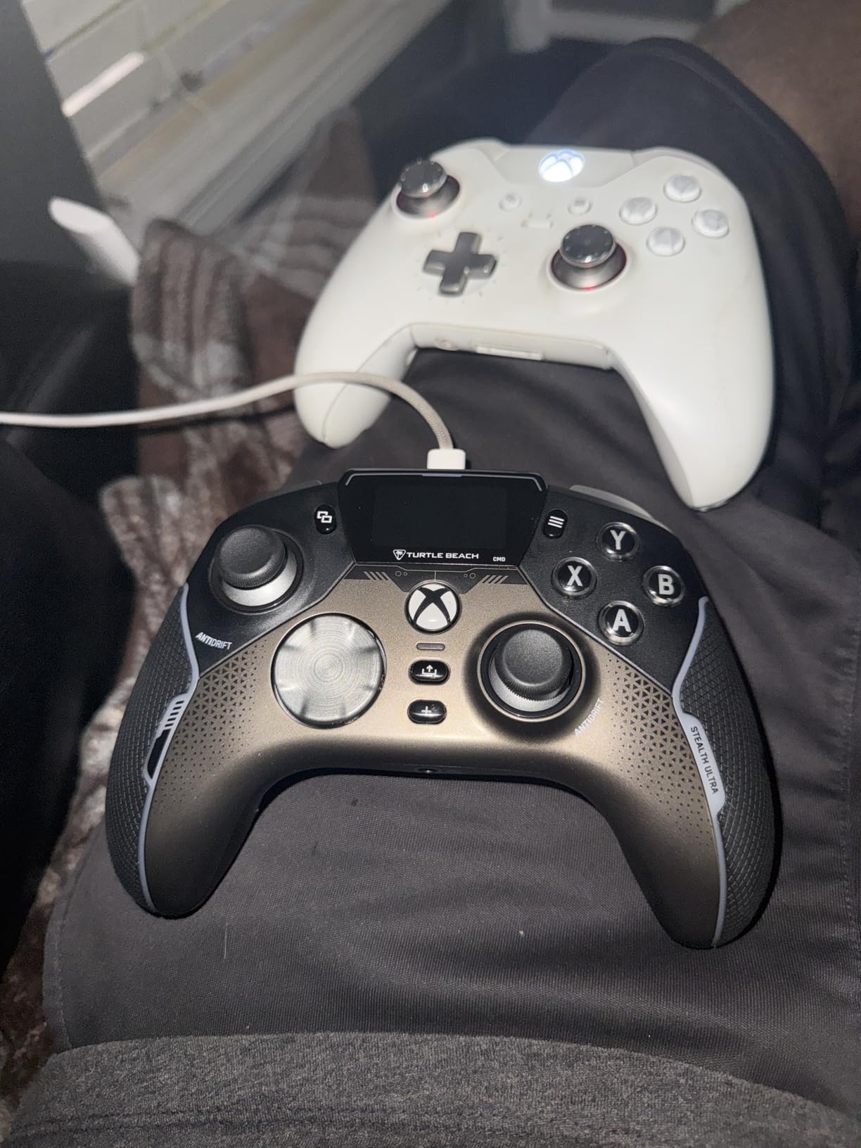 Turtle Beach Stealth Ultra Wireless RGB Gaming Controller, Xbox Series X|S | Also works with PC, Xbox One, Android, Bluetooth, Customizable Display Screen, Rapid Charging Dock, 30-Hr Battery, Black customer photo 2