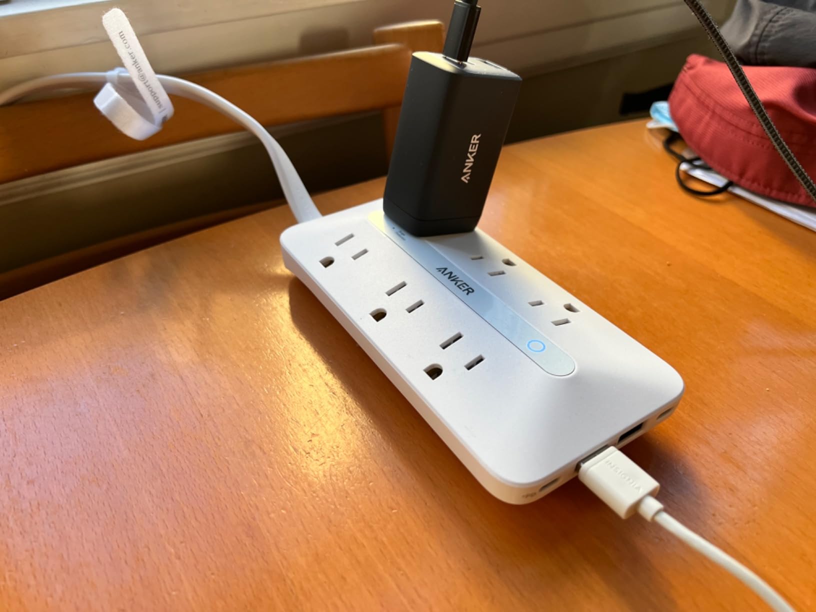 Anker Power Strip with 300J Surge Protector, 5ft Outlet Extender, 20W, 6AC customer photo 1