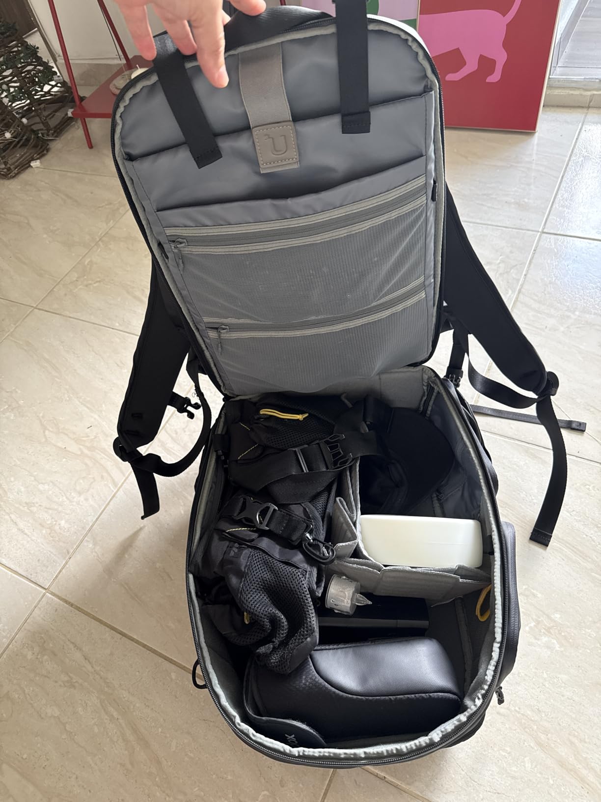 ULANZI BP10 35L Hardshell Camera Backpack, Professional Splash-proof Photography Camera Case Anti Theft Travel f Photographers Unisex Drone DSLR Mirrorless Camera Lens Tripod Holder 17'' Laptop Black customer photo 1