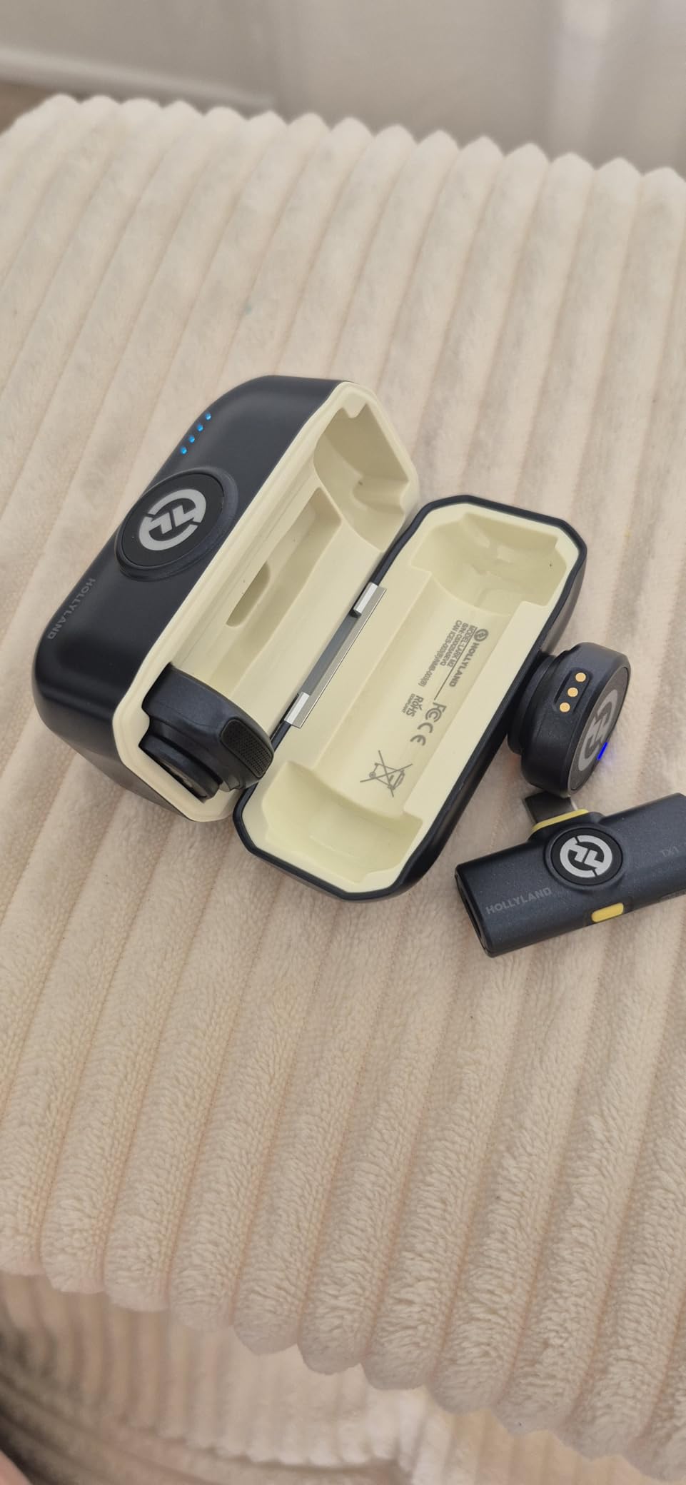 Hollyland Lark M2 Wireless Microphone for iPhone15/16/17&Android, USB C Mini Lapel Microphone Wireless, 1000ft Range, Hi-Fi Audio, Noise Cancellation, 30H Battery for Video Recording, Streaming | 2-Person USB-C Wireless Lavalier with USB-C Receiver, 1000 Ft/300 M Los, 48 Khz, Enc, ~10 H Tx customer photo 1