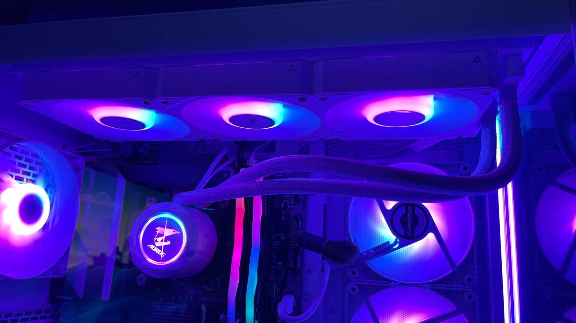 AORUS WATERFORCE II 360 ICE Liquid CPU Cooler, 360mm Radiator with 3x120mm Low Noise ARGB Fans, Compatible with Intel LGA1851, LGA1700, and AMD AM5 customer photo 2