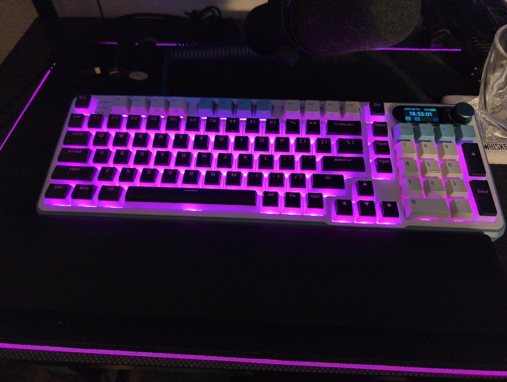 RK ROYAL KLUDGE S98 Wireless Mechanical Keyboard w/Smart Display & Knob customer photo 2