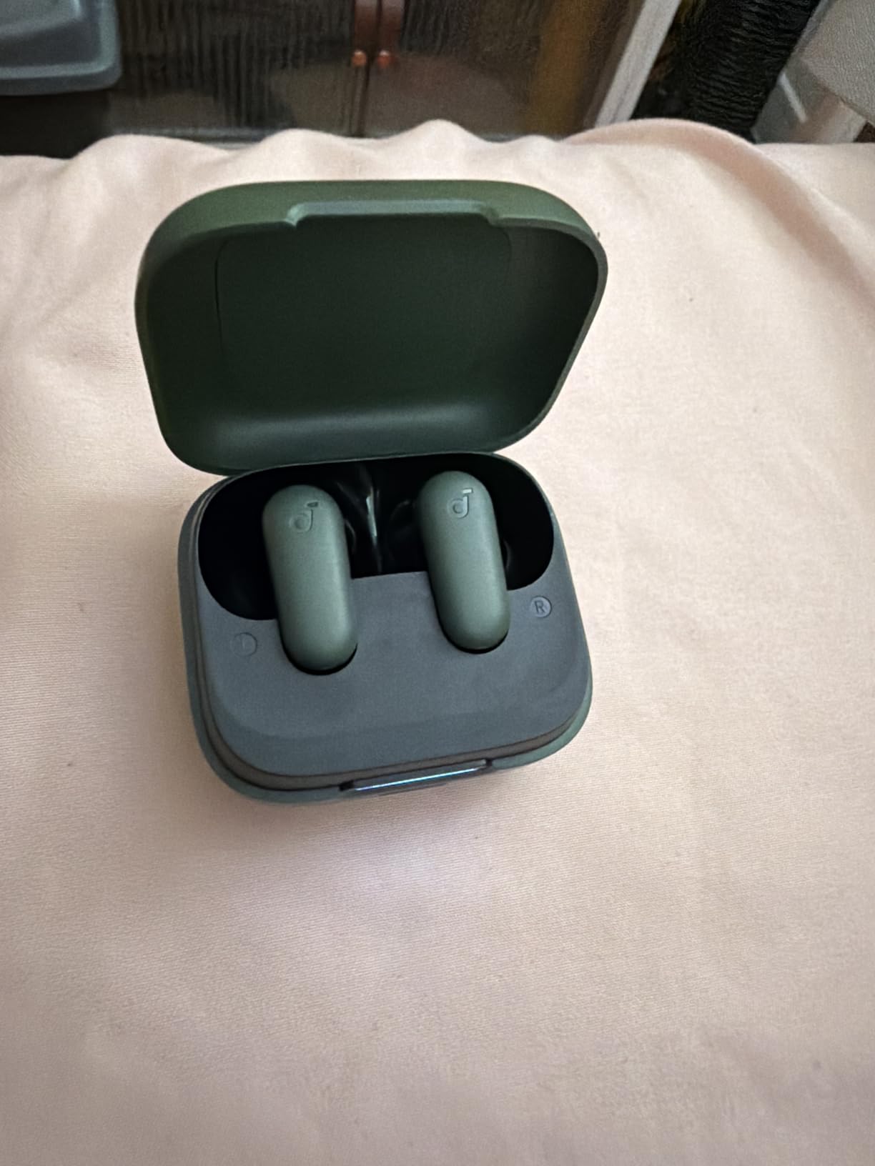 Soundcore P30i by Anker Noise Cancelling Earbuds, Hands-Free Viewing | Strong and Smart Noise Cancelling, Powerful Bass, 45H Playtime, 2-in-1 Case and Phone Stand, IP54, Bluetooth 5.4 customer photo 2