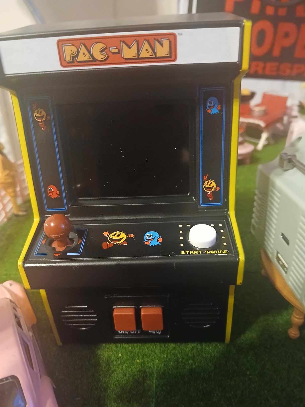 Arcade Classics - Retro Mini Arcade Game, Full Color Screen, Classic Handheld Electronic Game Console, 90s Toy, Great Gift for Kids 8+, Pac-Man customer photo 2