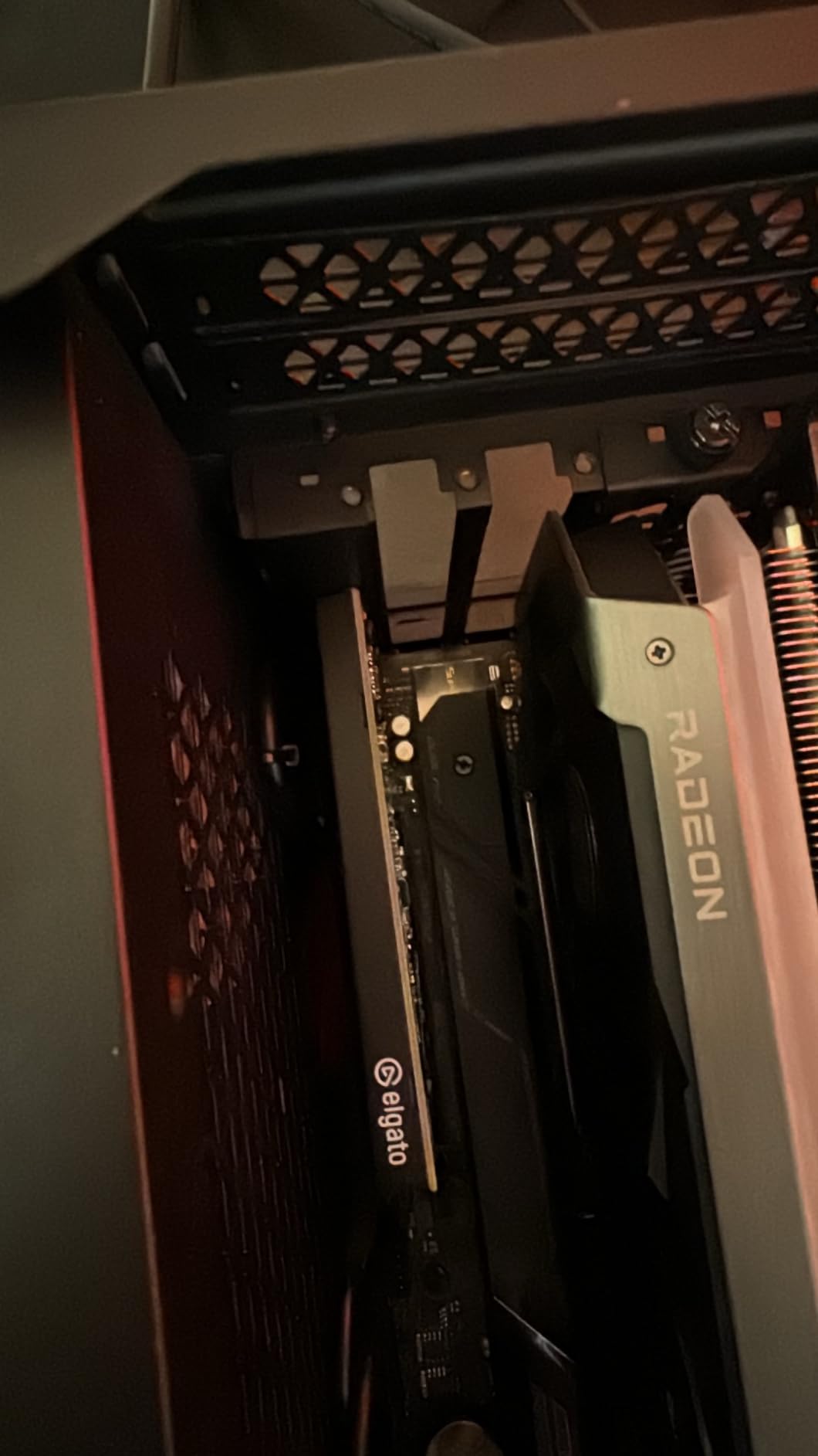 Elgato 4K Pro Internal Capture Card, 8K60 Passthrough | 4K60 HDR10 capture, HDMI 2.1, Up to 1080p240 recording, VRR support, Ultra-low latency, Dual PC setup compatible customer photo 1