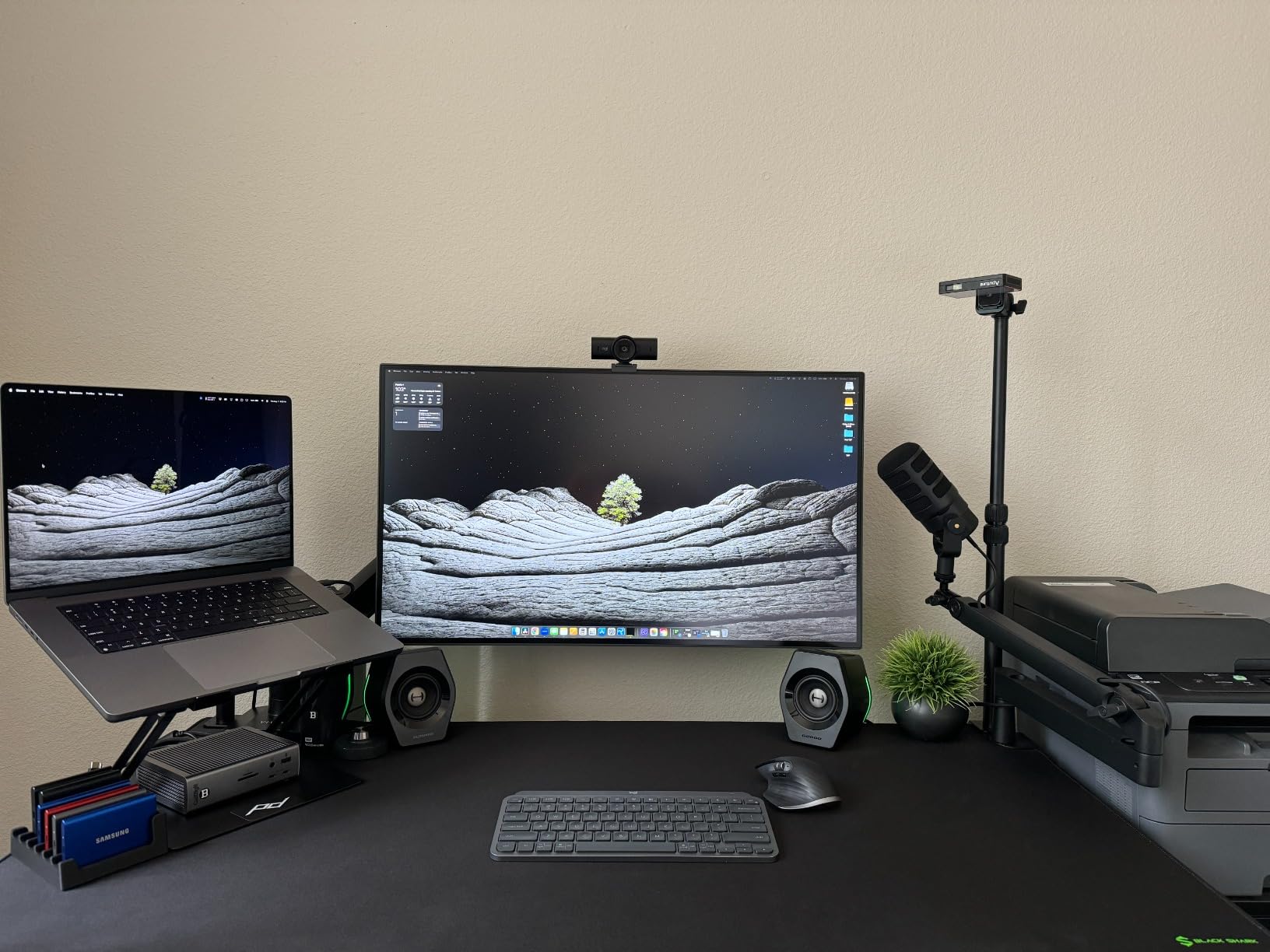 BenQ PD3225U 32 Inch 4K IPS Black UHD Thunderbolt Monitor for MacBook - AQCOLOR, 98% P3, 100% sRGB & Rec.709, DeltaE ≤2, Factory Calibration, USB-C 85W, KVM Switch customer photo 1