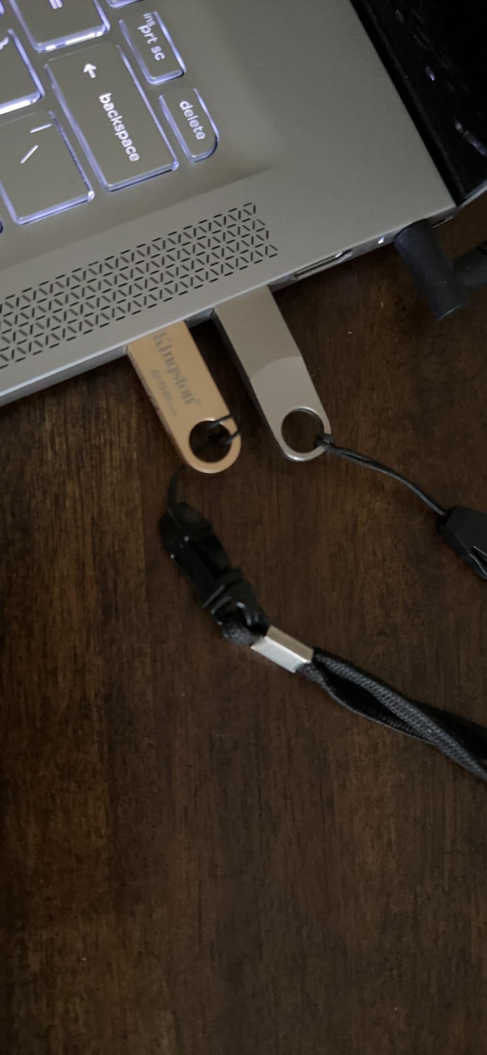 Kingston DataTraveler SE9 USB Flash Drive, 256GB, USB 3.2 Gen 1, 220MB/s Read, Metal Casing customer photo 1