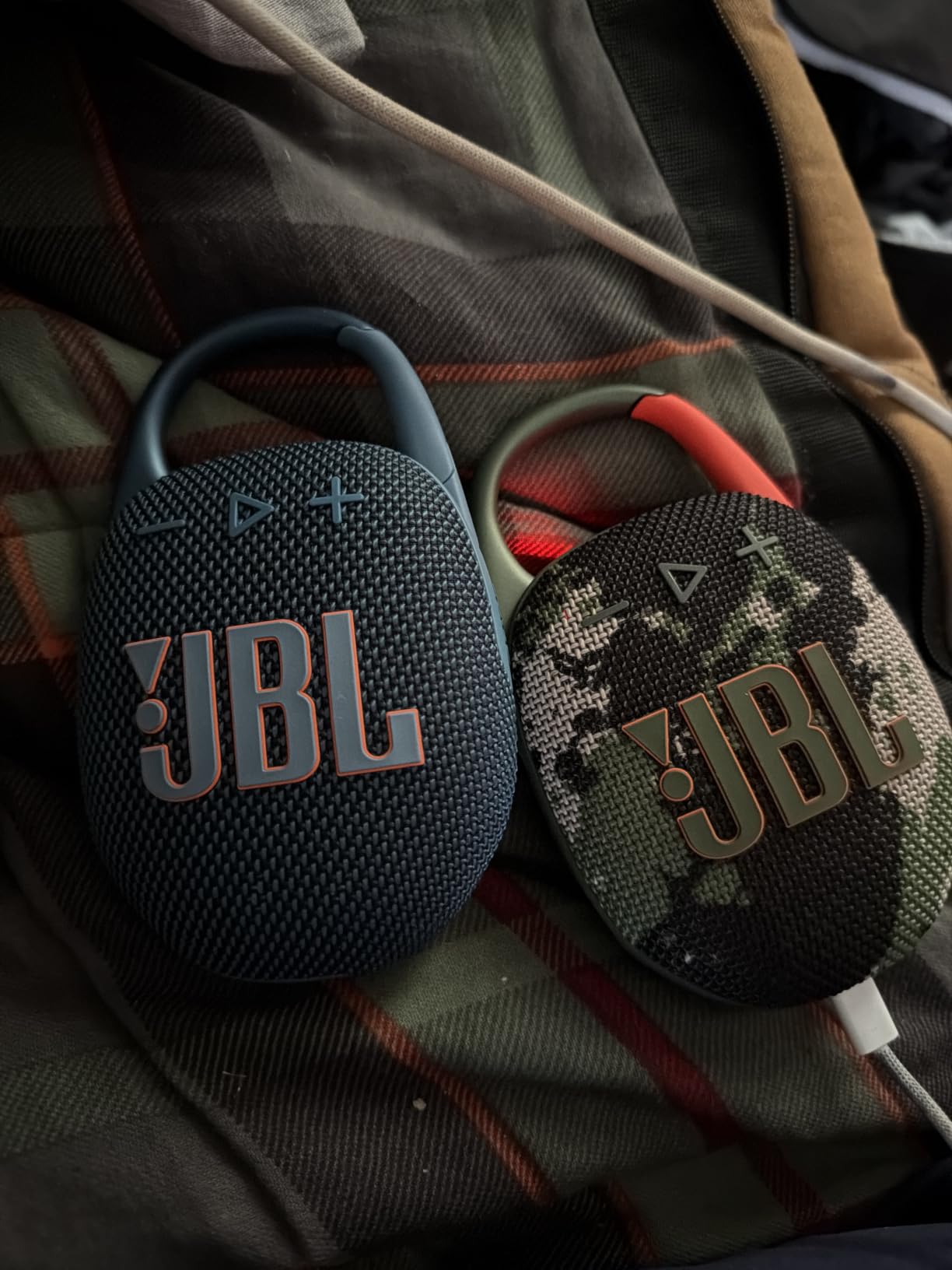 JBL Clip 5 - Ultra-Portable Waterproof Speaker with Carabiner, Up to 12 Hours Playtime customer photo 2