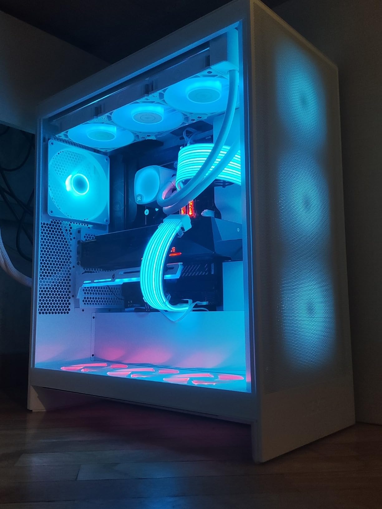 NZXT H7 Flow - Mid-Tower ATX Airflow PC Case - Black | Airflow-first ATX mid-tower. Bottom-mount fans for direct GPU cooling, 420mm front radiator support, clean cable routing customer photo 2